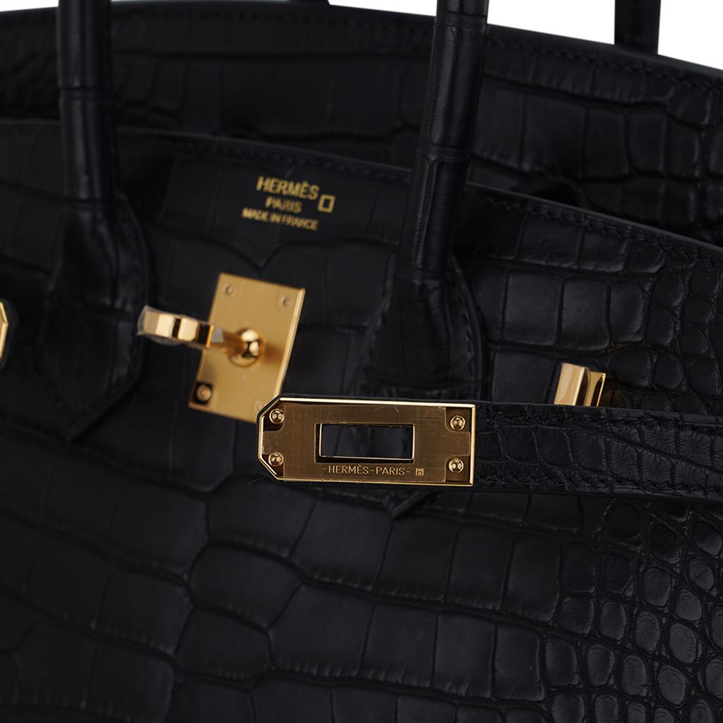 Hermès - Sac Birkin 25 noir mat en alligator avec accessoires dorés 1