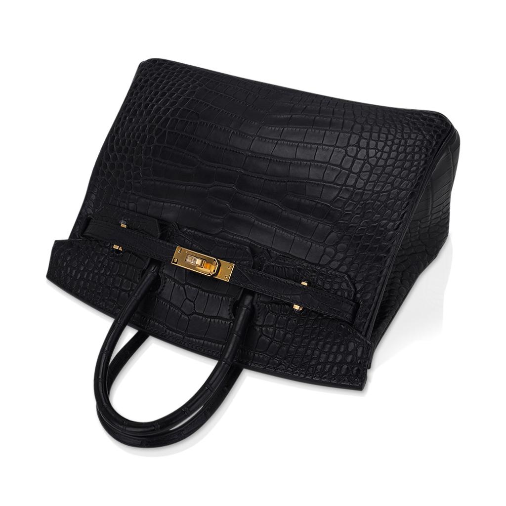 Hermès - Sac Birkin 25 noir mat en alligator avec accessoires dorés 2