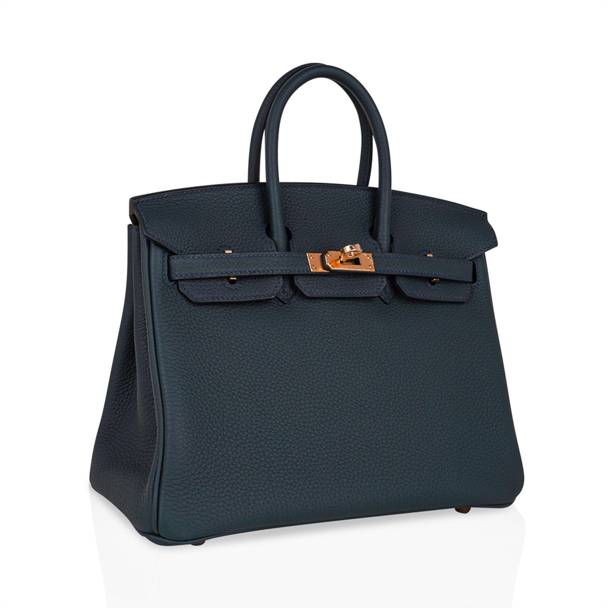 Mightychic offers an Hermes Birkin HSS 25 bag featured in Vert Cypress with Gold interior.
This rich deep green Special Order Hermes Birkin bag is accentuated with lush Rose Gold hardware.
Togo leather is supple and soft to the touch and scratch