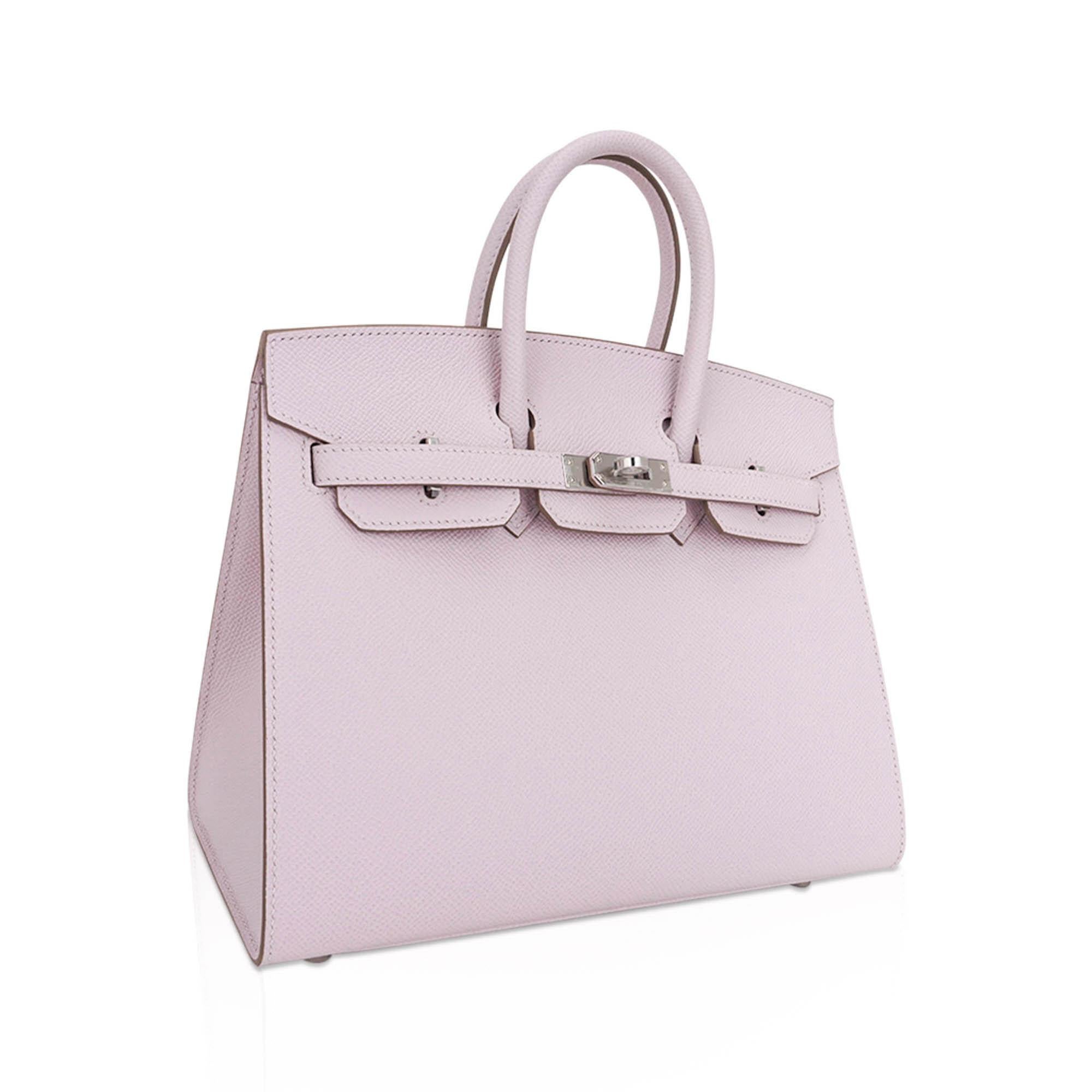 Mightychic offers anHermes Birkin Sellier 25 bag featured in gorgeous soft Mauve Pale.
Perfectly complimented with Palladium hardware.
This exquisite bag is modern and minimalist.
A sleek pared down version that exudes chic sophistication.
Epsom