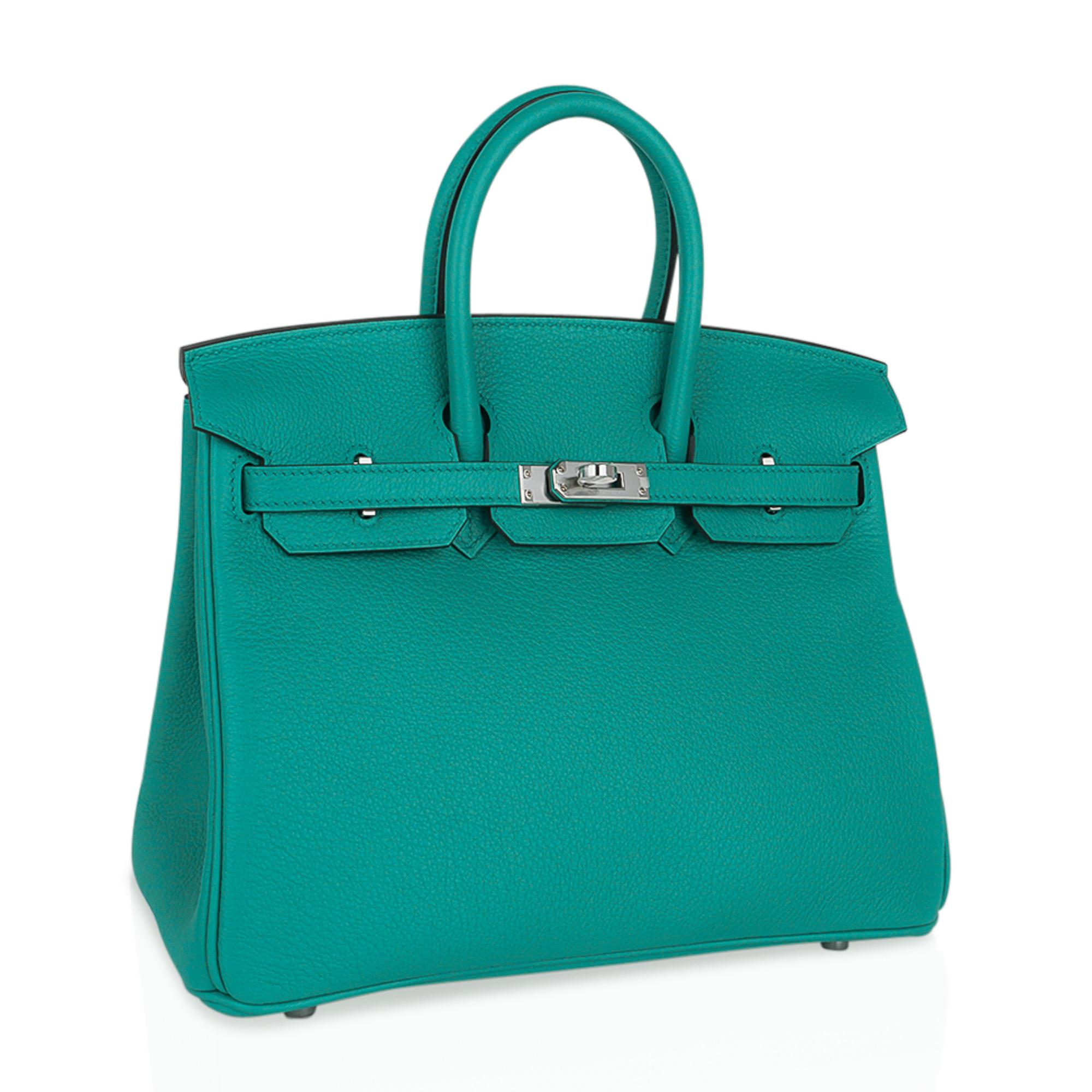Mightychic offers an Hermes Birkin Verso 25 bag featured in Vert Verone with Rose Lipstick interior.
This beautiful clear green is accentuated in the gorgeous Novillo leather.
A small flat grain, Novillo leather saturates and enhances the colours 