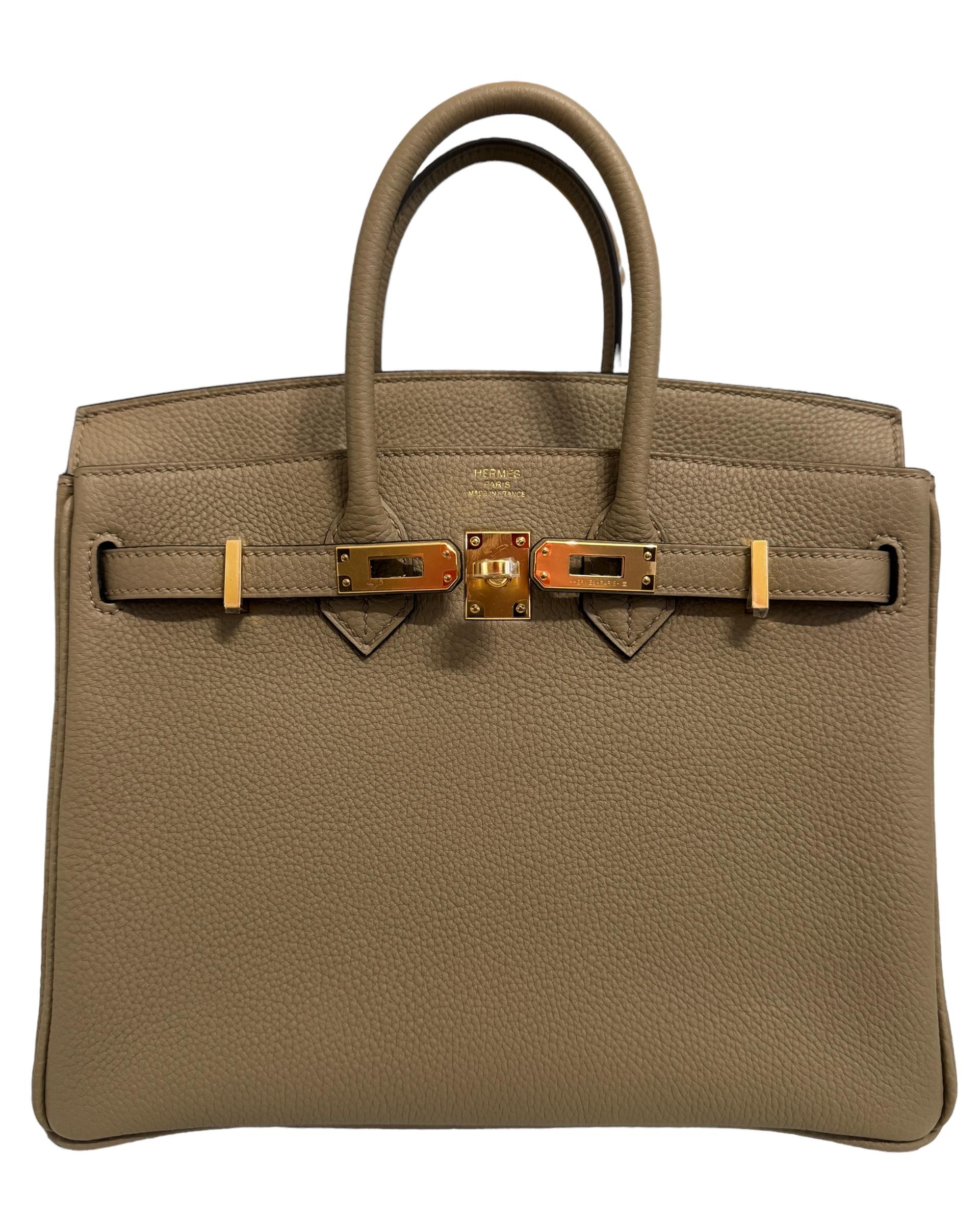 Hermes Birkin 25 Beige Marfa Tan Togo Leather Handbag Gold Hardware 2023 In New Condition In Miami, FL