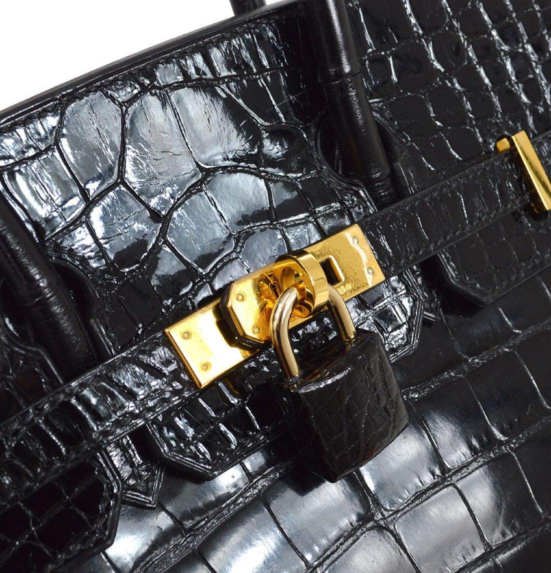 Pre-Owned Vintage Condition
From 2004 Collection
Alligator Crocodile
Gold Tone Hardware
Measures 9.75