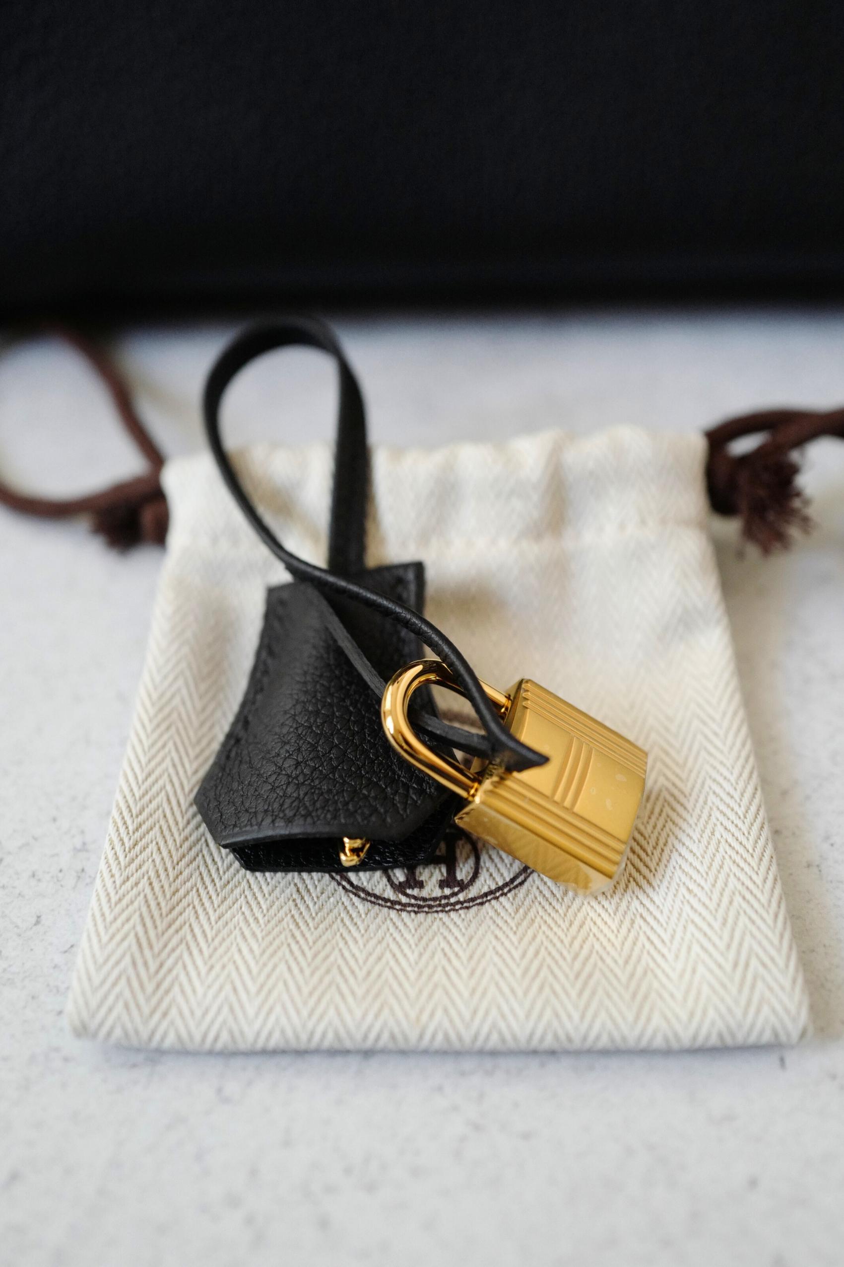 Hermès Birkin 25 in pelle nera di Togo con hardware dorato K.K. in vendita 5