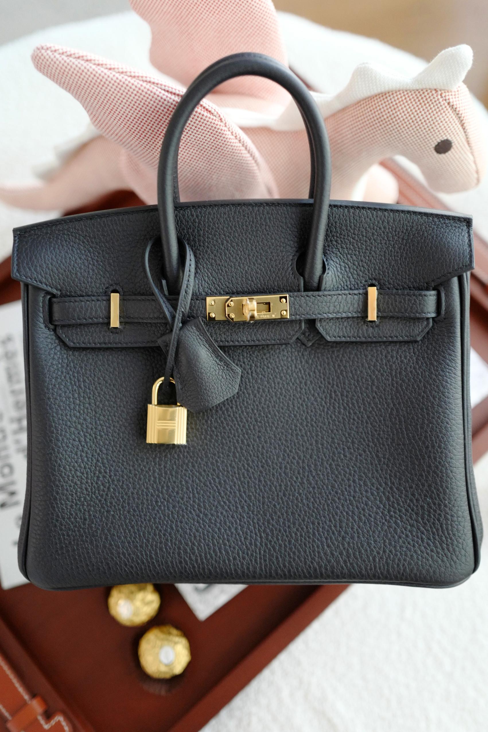 Hermès Birkin 25 in pelle nera di Togo con hardware dorato K.K. in vendita 13