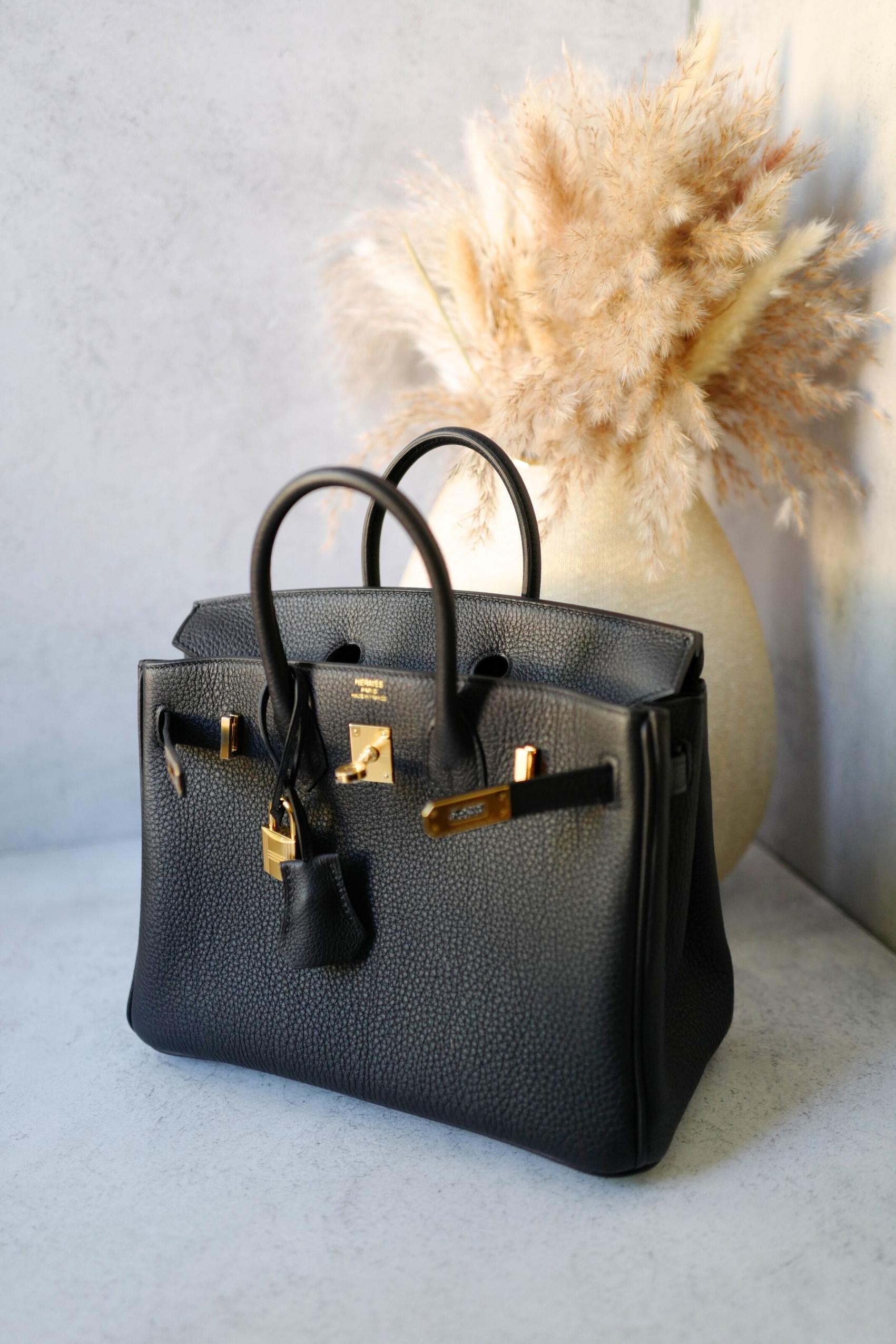 Hermès Birkin 25 in pelle nera di Togo con hardware dorato K.K. in vendita 14