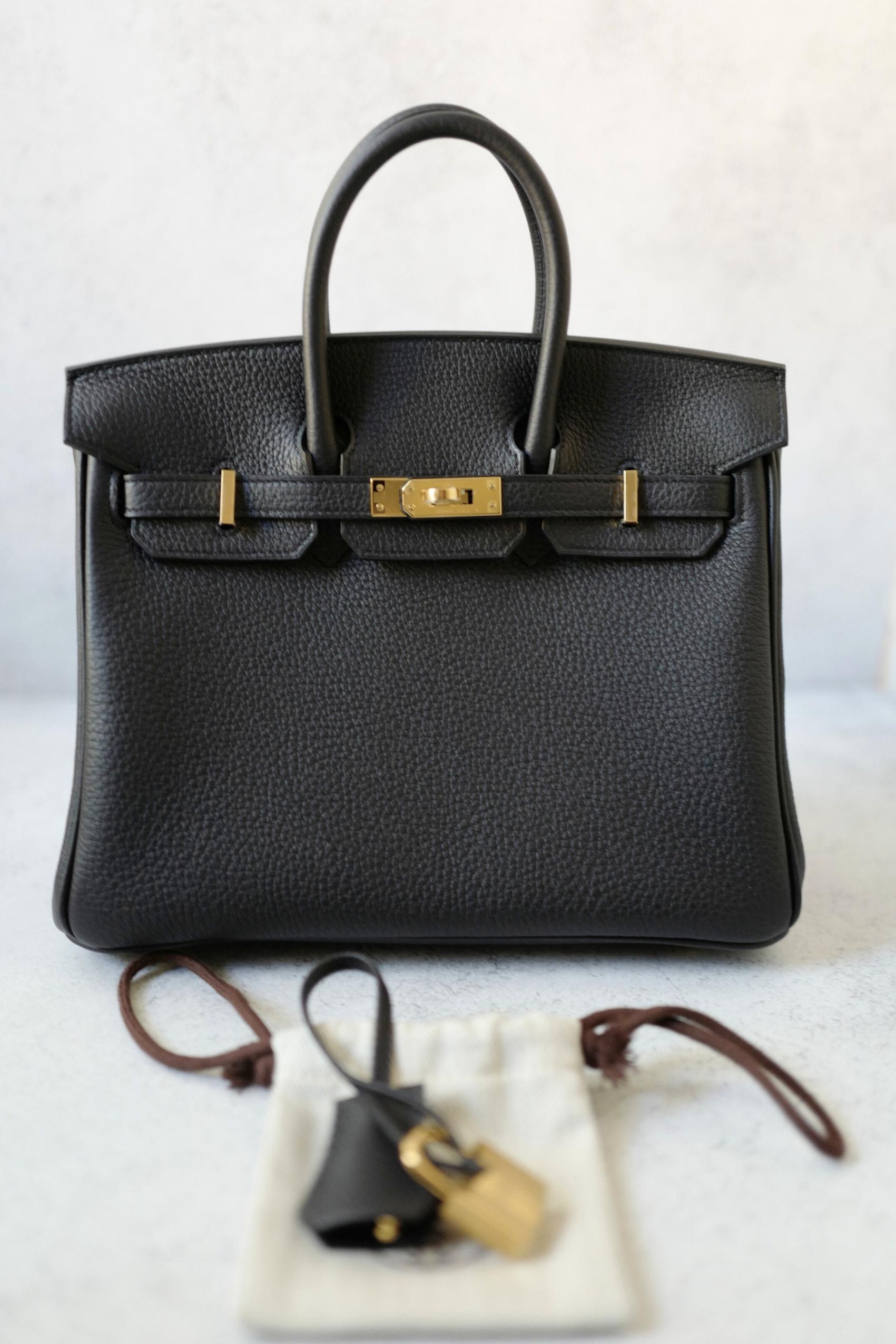 Hermès Birkin 25 in pelle nera di Togo con hardware dorato K.K. in vendita 15