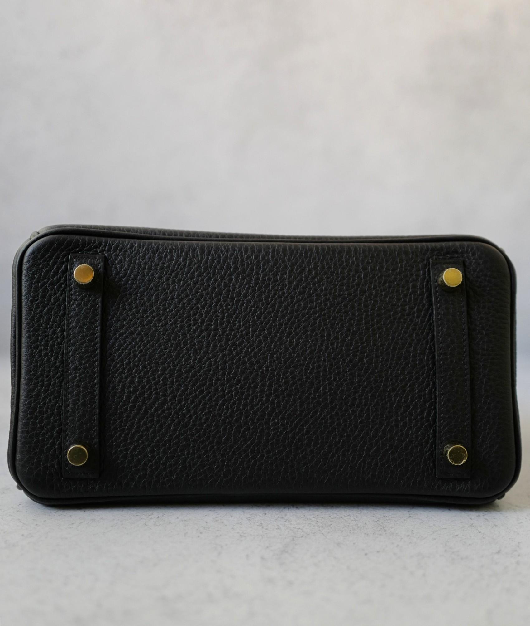 Donna Hermès Birkin 25 in pelle nera di Togo con hardware dorato K.K. in vendita