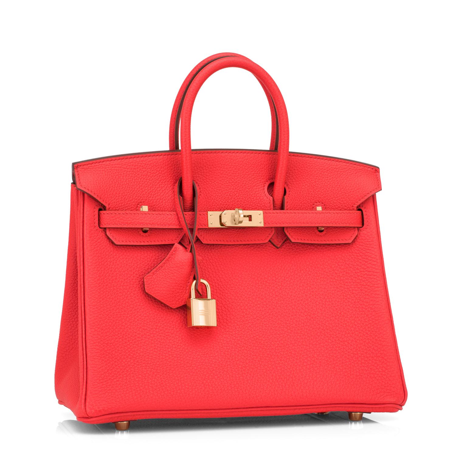 Hermes Birkin 25 Capucine Orange Rouge Or Hardware Z Stamp, 2021 
Acheté dans une boutique Hermès, le sac porte un nouveau tampon Z à l'intérieur de 2021.
Neuf dans la boîte. Conserver au frais. État impeccable (plastique sur le matériel). 
Un