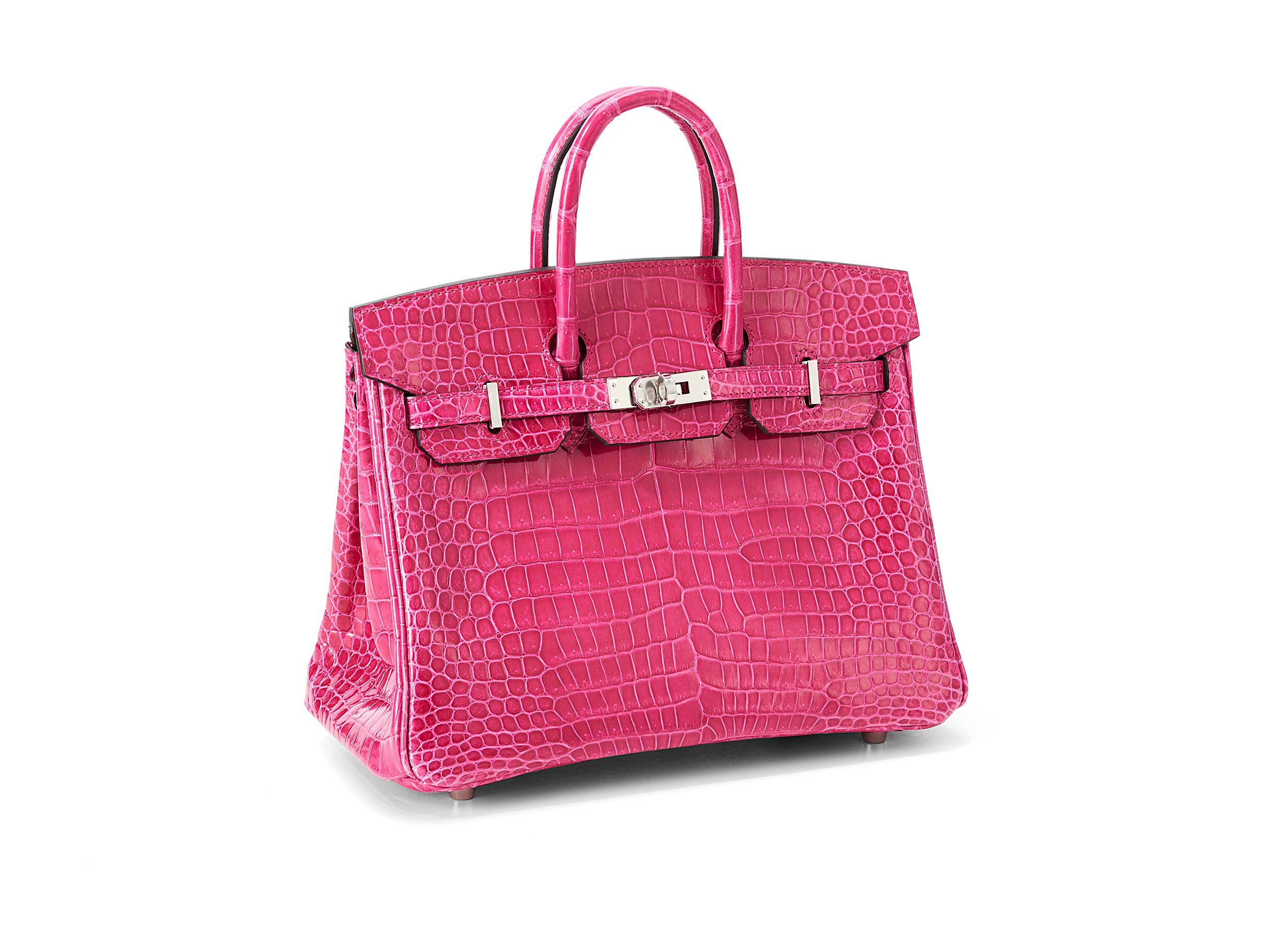 Birkin 25 d'Hermès en cuir mexiko rose et crocodile porosus brillant avec accessoires en palladium. Le sac n'a pas été porté et est livré dans son intégralité, y compris le reçu original et les citations. Timbre Z (2021) 
