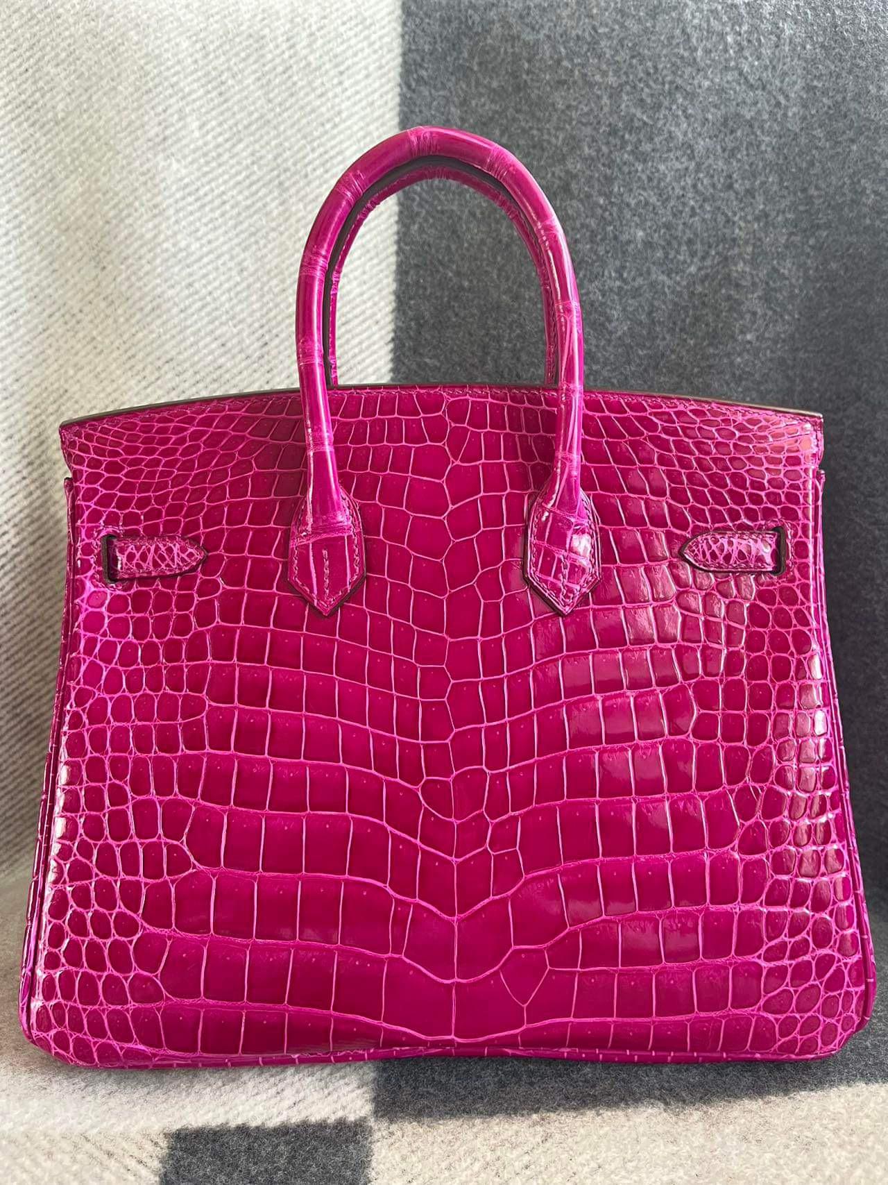 New bag. Bag comes with dust bag, box, Clochette, keys and rain coat. No receipt no CITES. Bag was never carried.
18K white gold with diamonds, Hermes diamonds not aftermarket. X stamp.
Beautiful masterpiece. Fuchsia pink color. All original