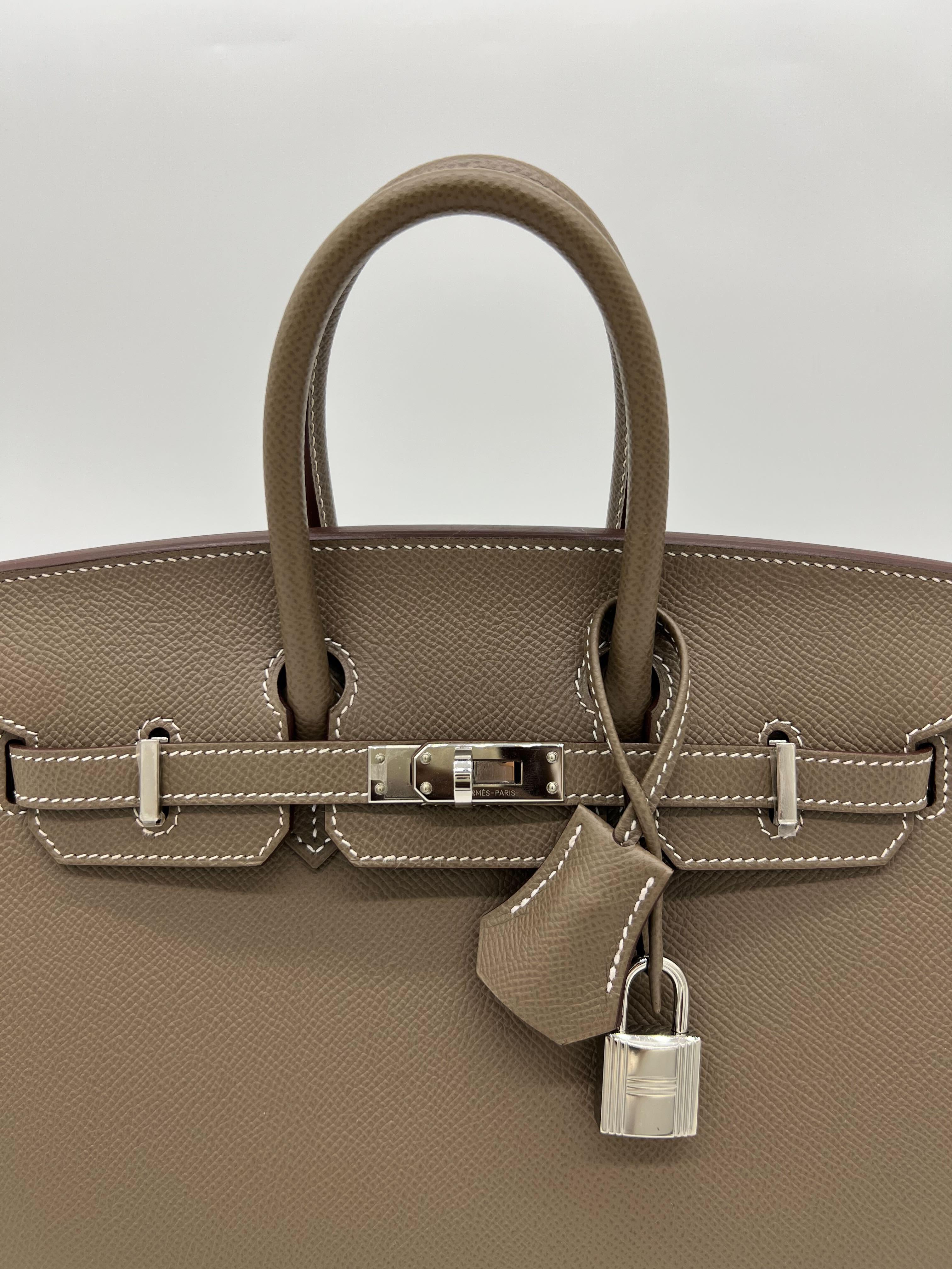 Hermès Birkin 25 Etoupe Epsom Leather Palladium Hardware

Condition & Year: Pre-owned (like new) 2022
Material: Epsom Leather
Measurements: 25cm x 20cm x 13cm
Hardware: Palladium

*Comes with full original packaging. Missing original receipt.