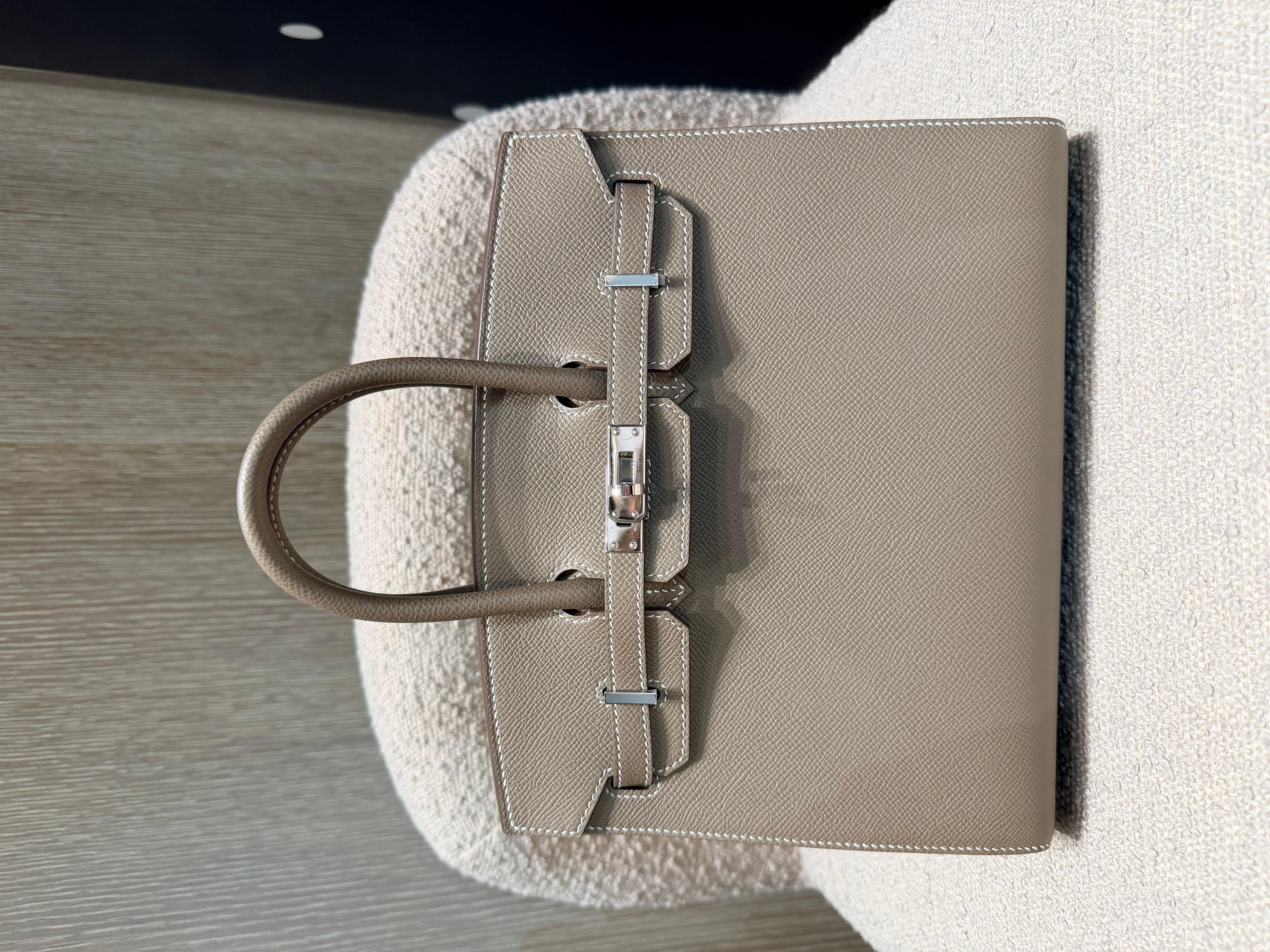 Hermes Birkin 25 Etoupe epsom sellier with palladium hardware. Iconic and discontinued model! Comes full set with original invoice, box and dustbag. W stamp 2024