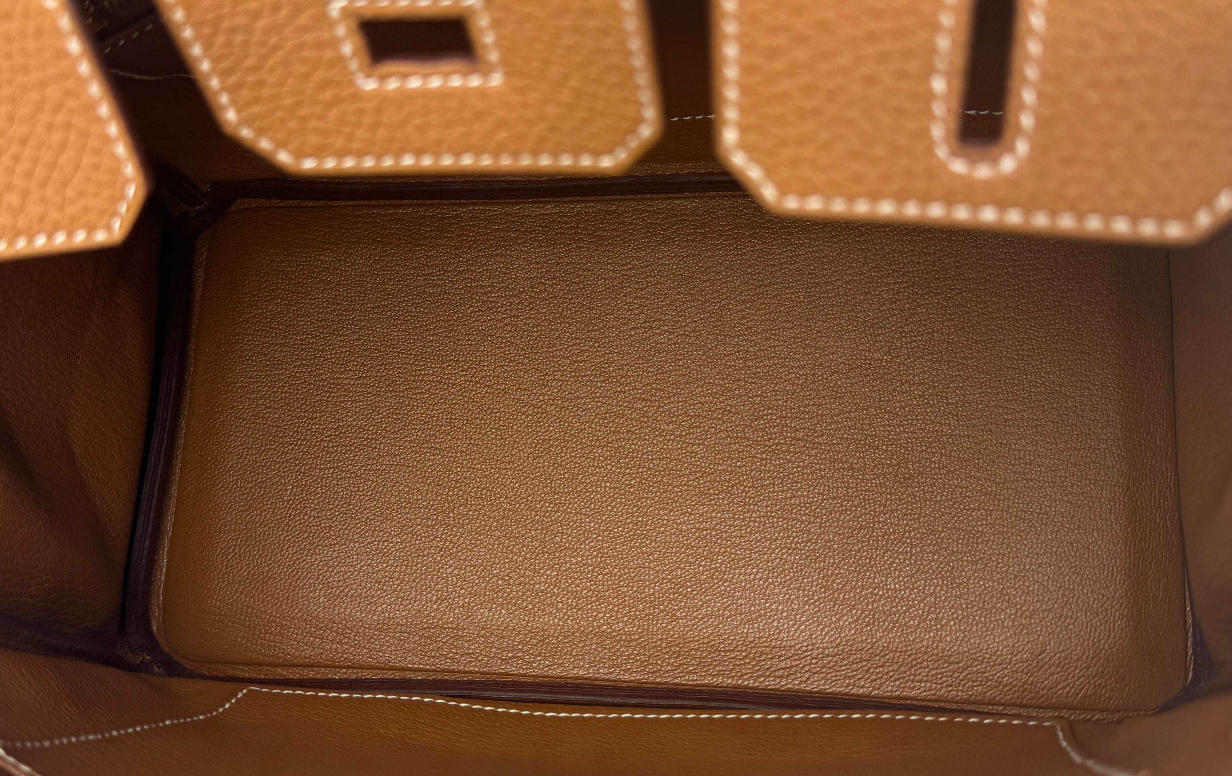 Hermes Birkin 25 Gold Tan Togo Leather Handbag Gold Hardware  For Sale 3