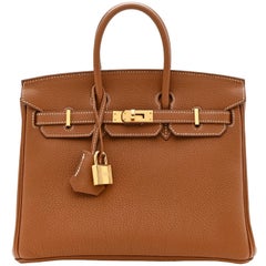 Sac Birkin 25 d'Hermès en cuir Togo doré avec des finitions dorées
