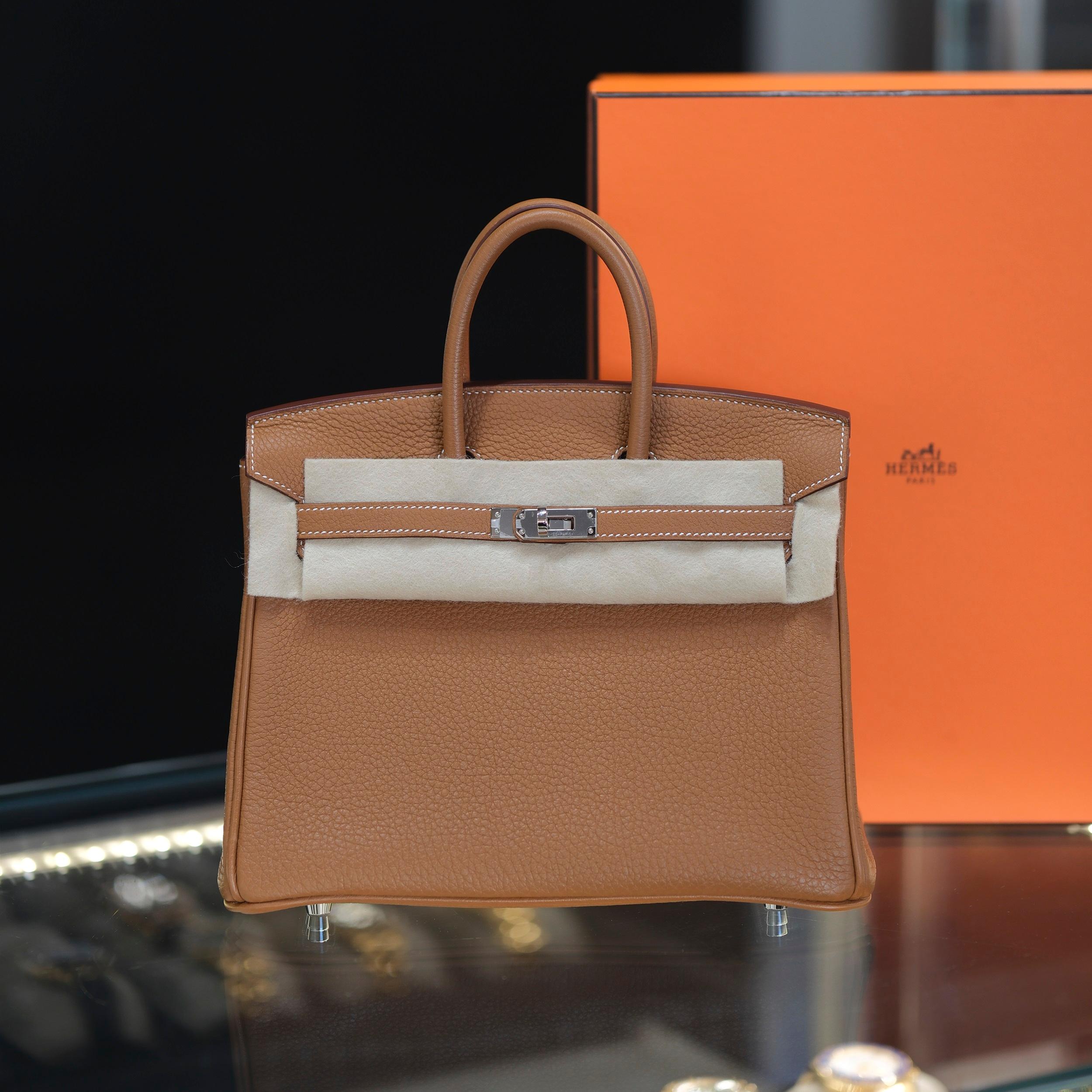 Hermes Birkin 25 Gold Togo, avec accessoires en palladium en vente 2
