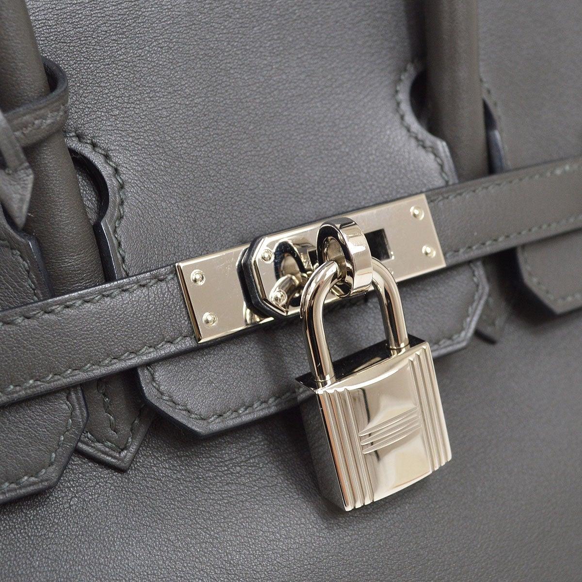 Gebrauchter Zustand
Aus der Collection'S 2014
Schnelles Leder
Palladiumfarbene Hardware
Griff Drop 2.75