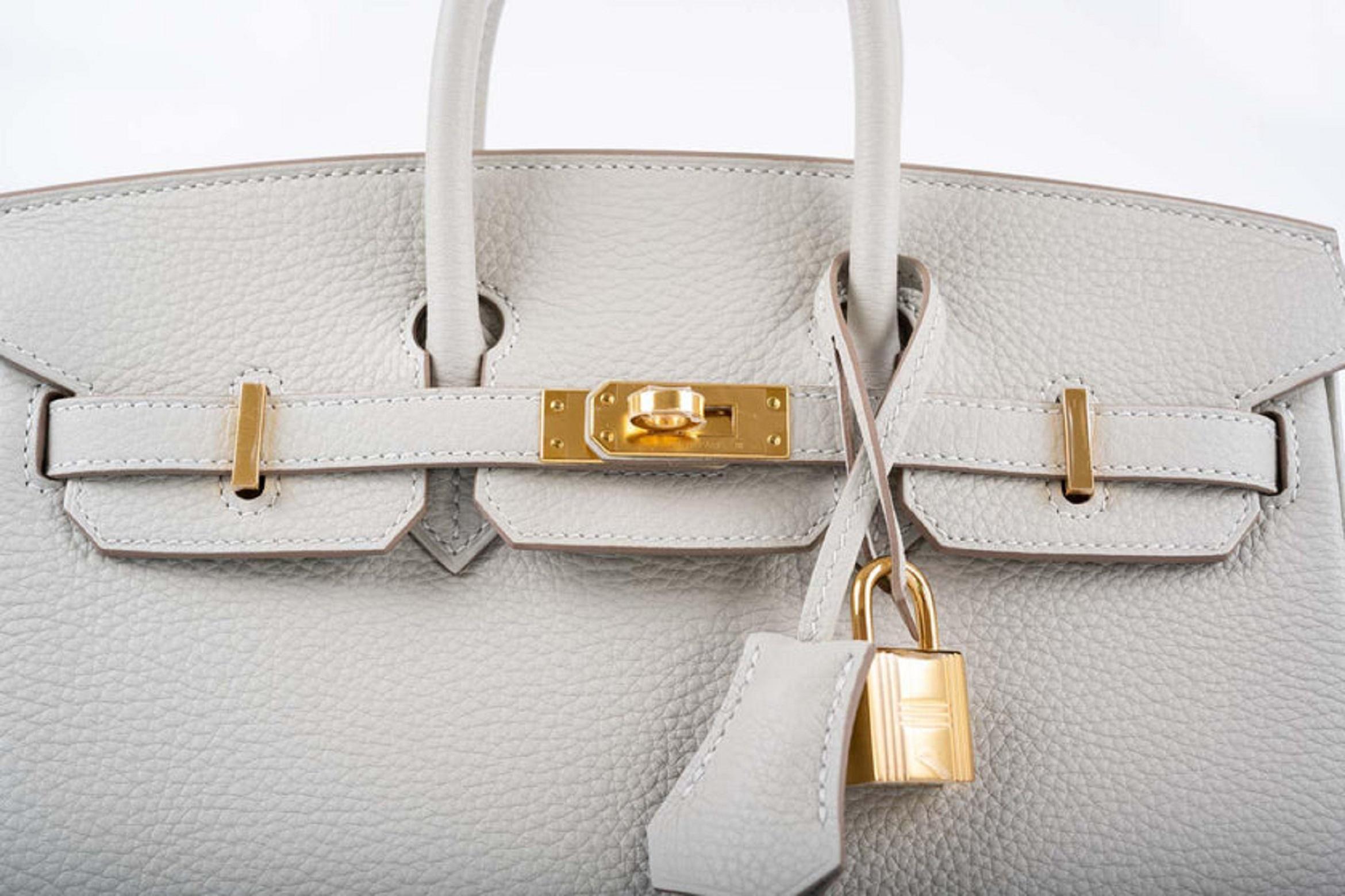 Hermès Birkin 25 Gris Perle Togo Gold Hardware

The Hermes Birkin 25cm in Gris Perle is a must-have for any fashion-conscious individual. The cool pale grey color is a refreshing alternative to the darker neutral shades of Etain and Etoupe, but is