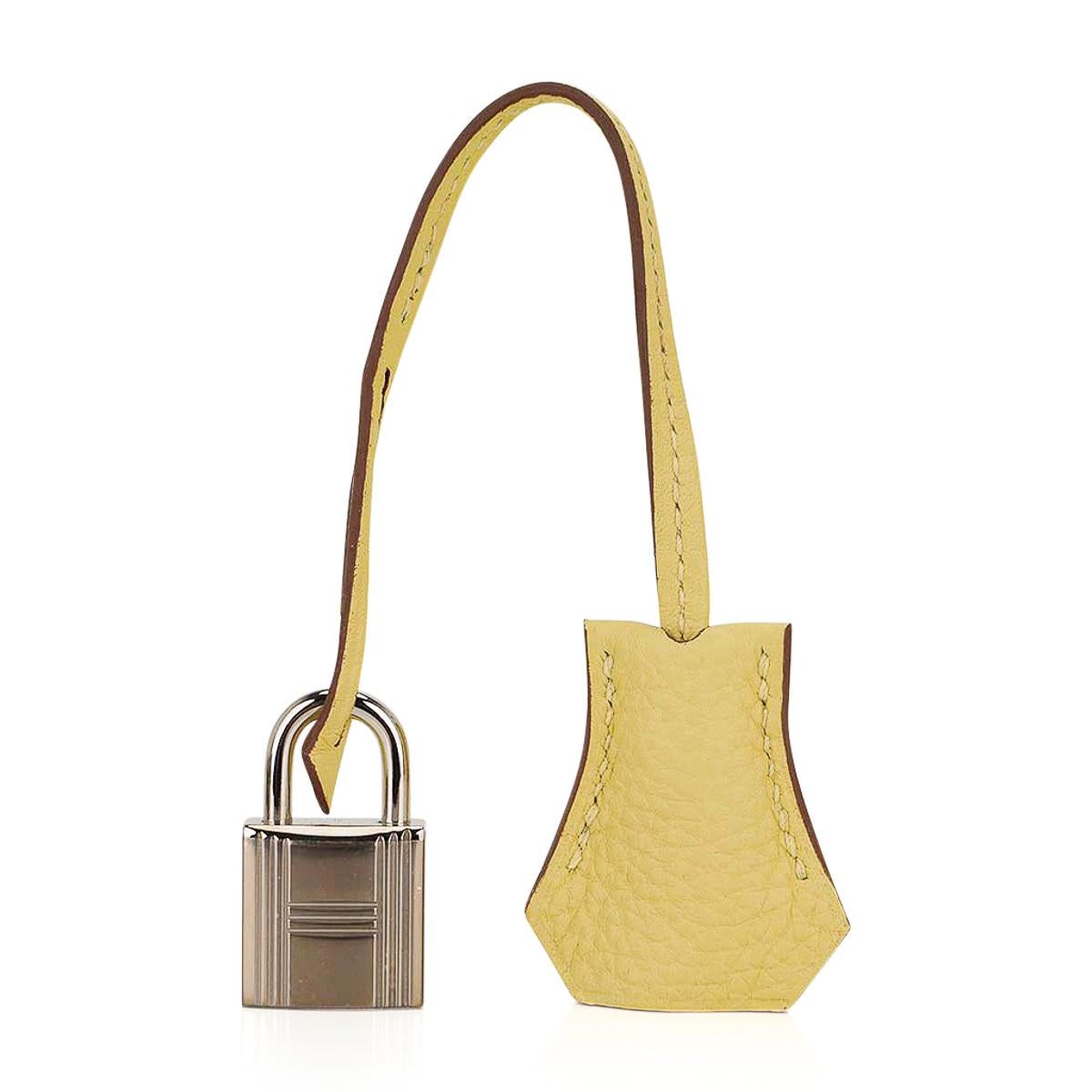 Birkin 25 Jaune Poussin Tasche mit Palladiumbeschlägen aus Leder im Angebot 4