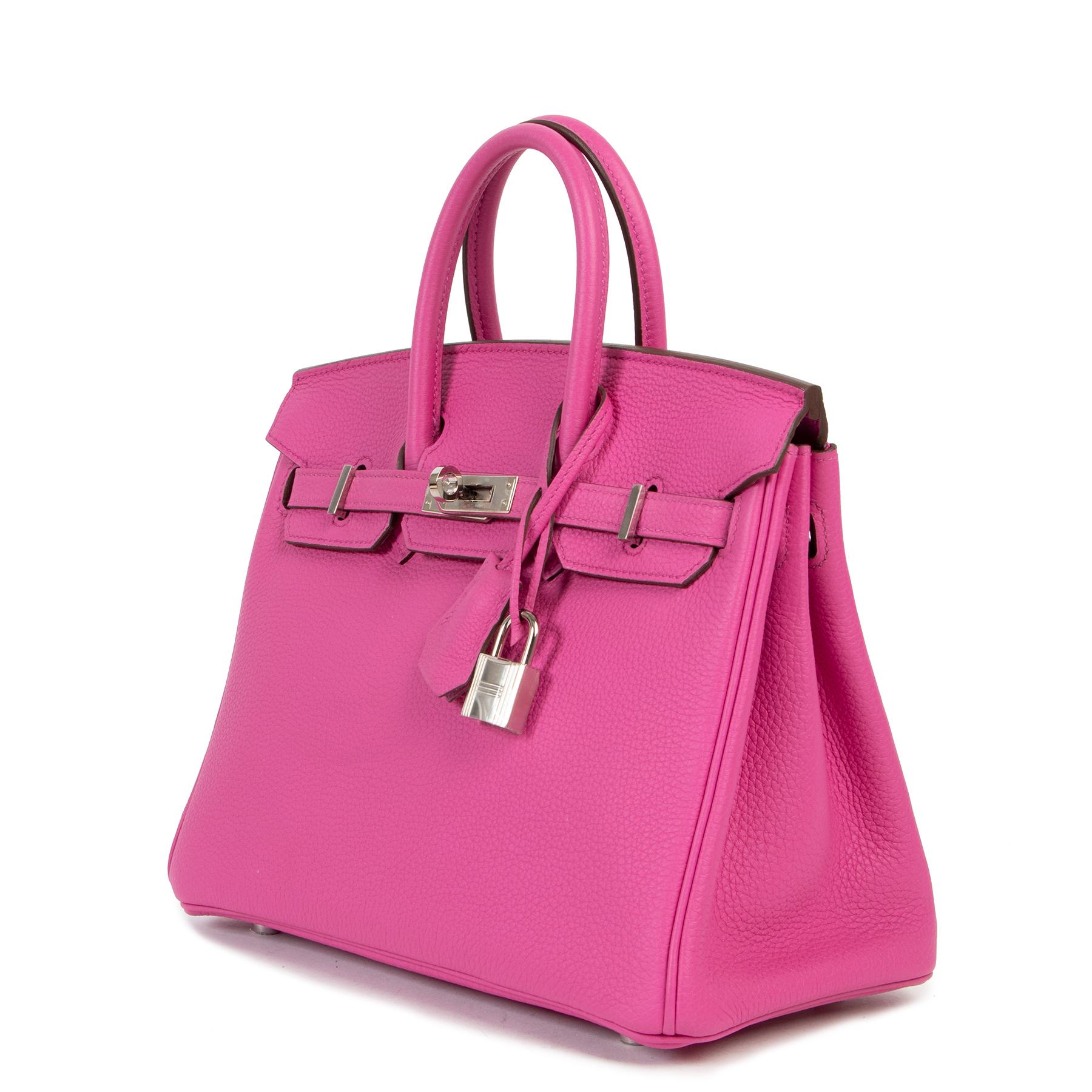 Hermès Birkin 25 Magnolia Togo PHW 

This Hermès Birkin 25 in Magnolia pink is a true statement piece. 
Handcrafted from Togo leather, featured by palladium hardware.  On the inside you will find one main compartment, a side pockets and a