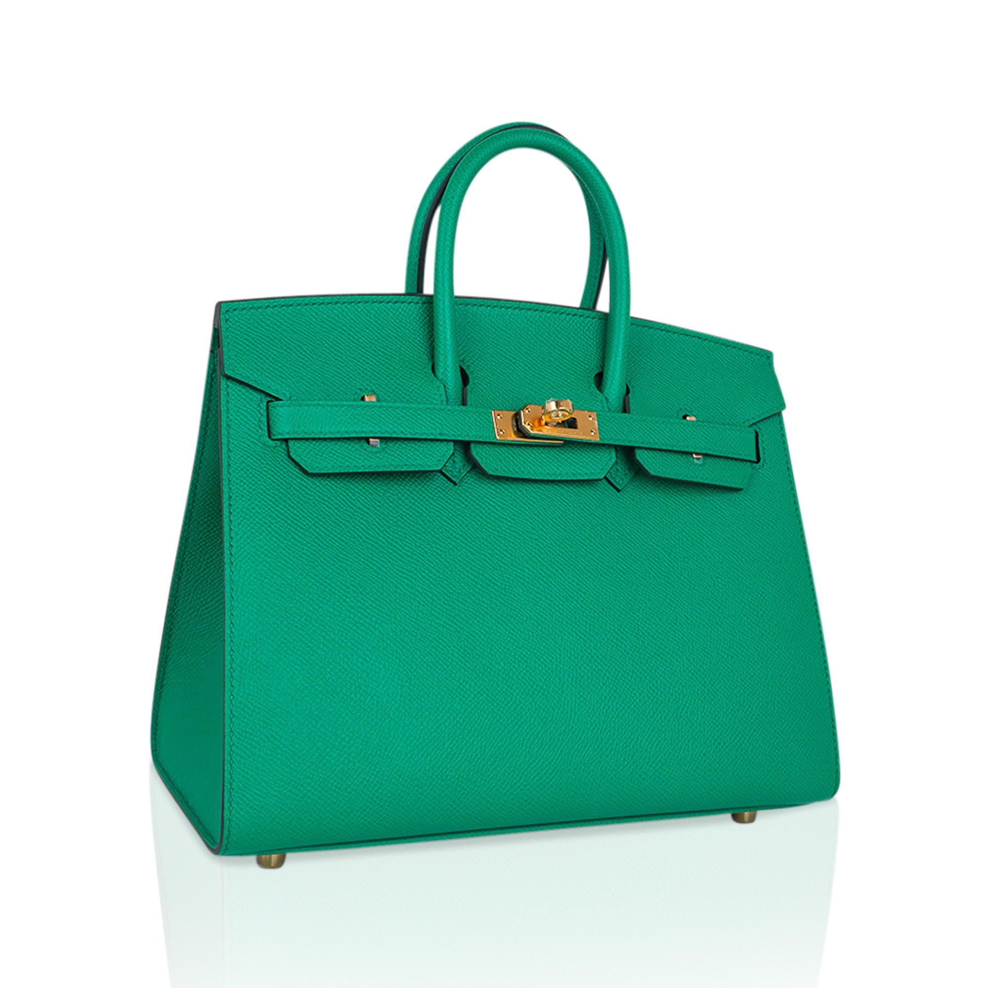 Mightychic offers an Hermes Birkin Sellier 25 bag featured in coveted Vert Jade.
Lush with Gold hardware.
This exquisite bag is modern and minimalist.
A sleek pared down version that exudes chic sophistication.
Epsom leather and the signature