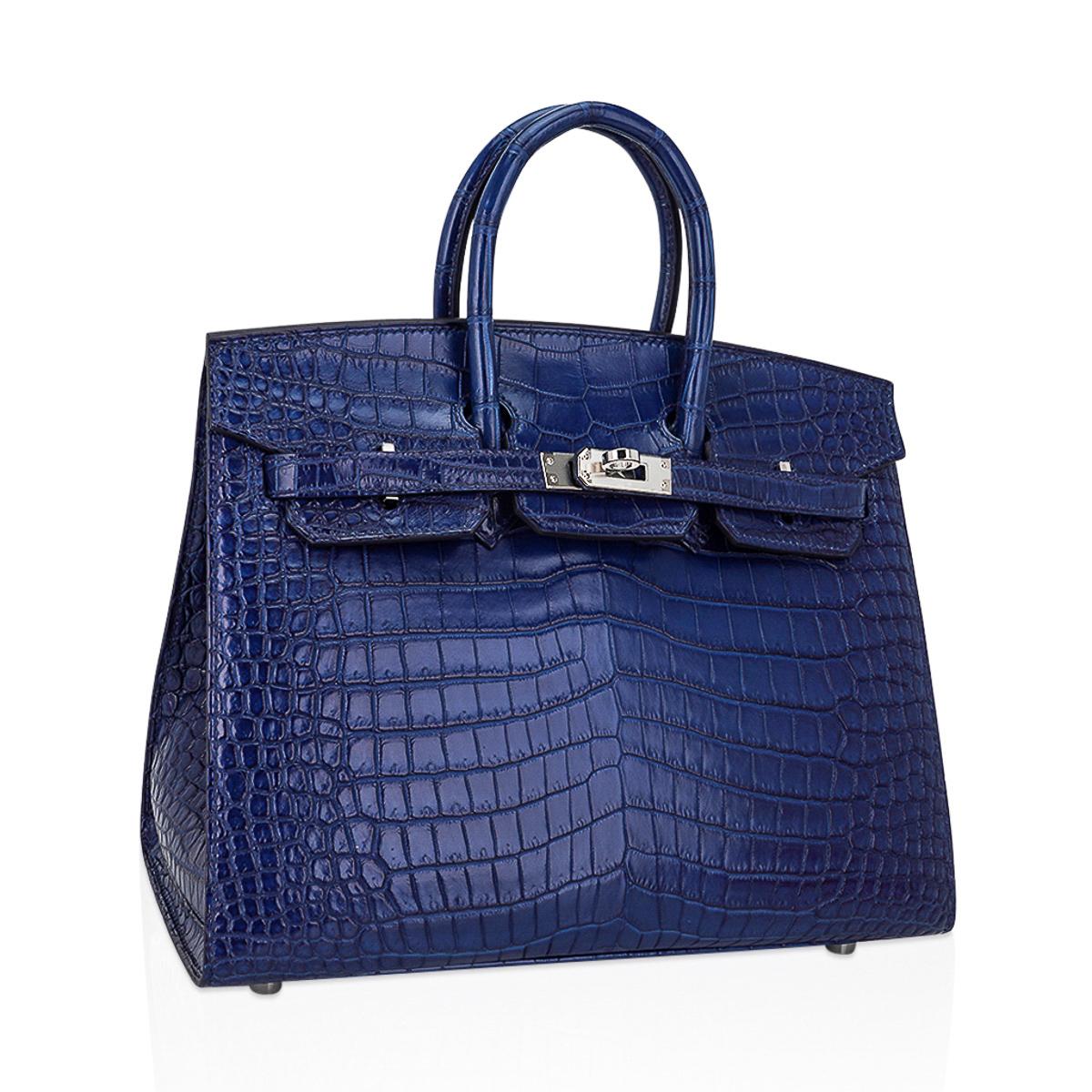 Mightychic offers an  Hermes Birkin Sellier 25 bag featured in Indigo Aizome matte Porosus crocodile.
For the first time this ancient Japanese method of Indigo dyeing is offered in a limited edition by Hermes on their most precious skin.
The unique