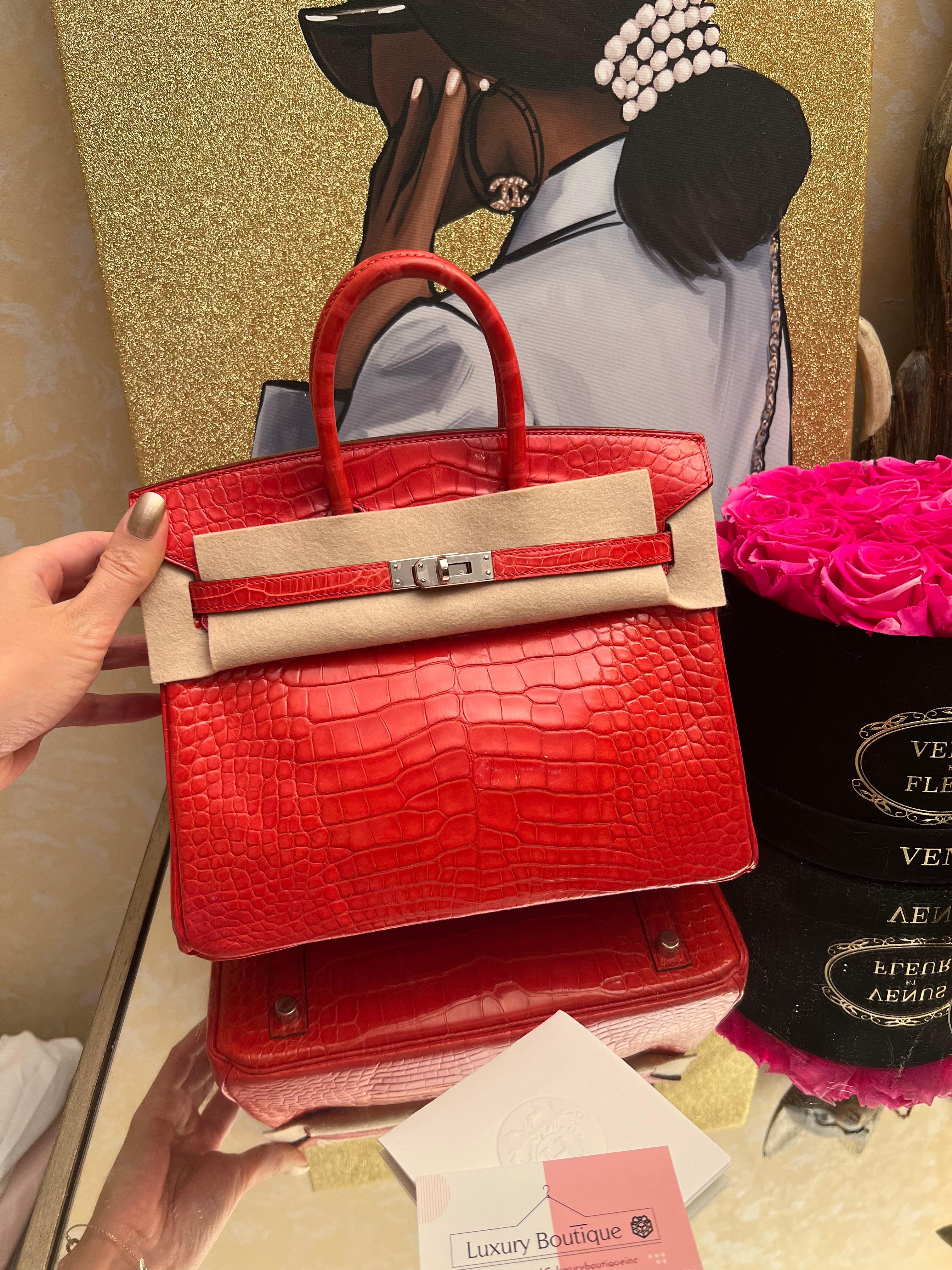 Hermes Birkin 25 shiny Bougainvillea alligator bag PHW.
Year 2011.
Palladium Hardware.
Great pre loved condition.
Bag comes with certificate authenticity,dust bag,keys,Clochette and locker. No CITES.
Hardware has plastic.
