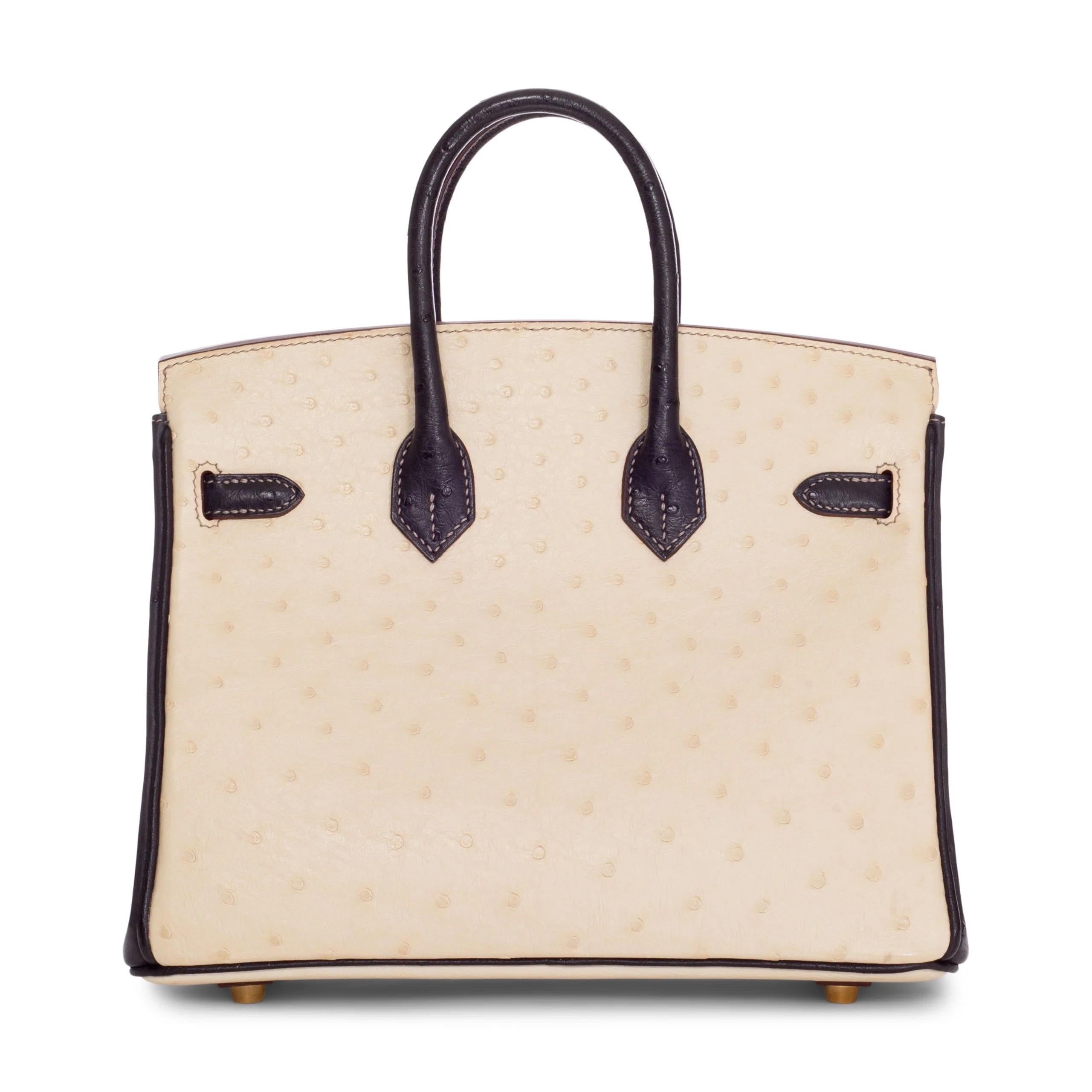 Hermès Birkin 25 Special Order Ostrich Bi-Color Parchemin Bleu Marine Brushed Go In Excellent Condition In Los Angeles, CA