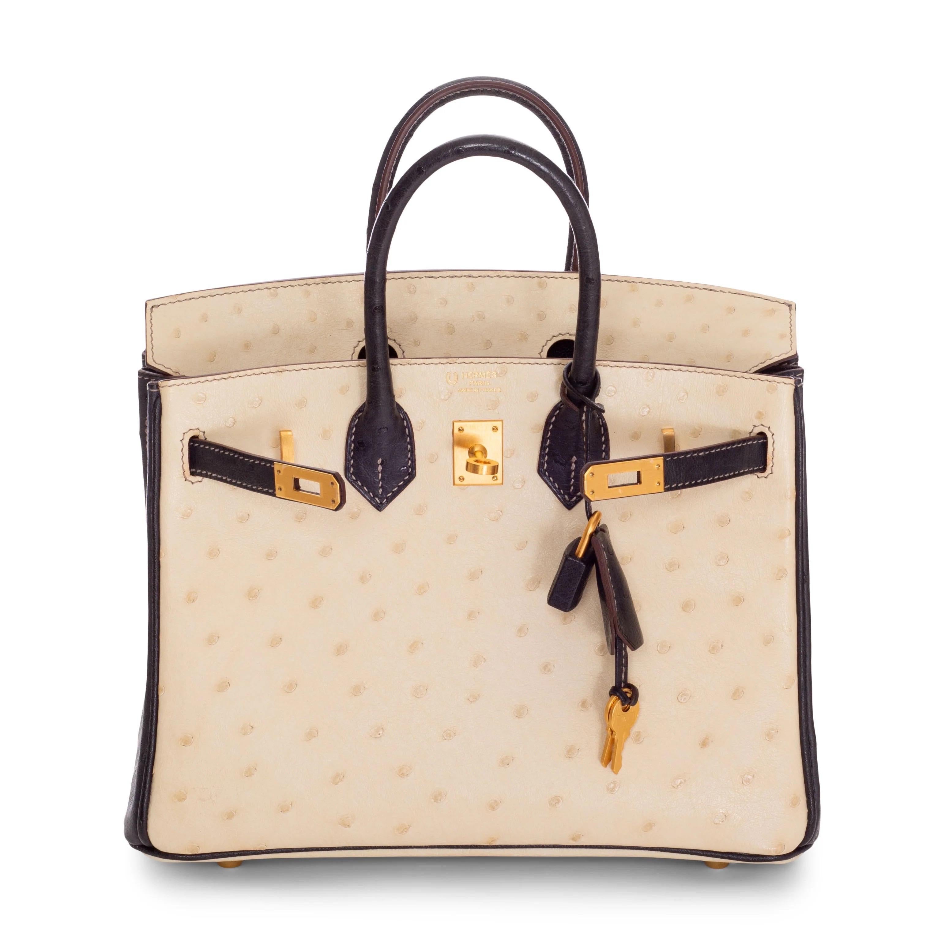 Women's or Men's Hermès Birkin 25 Special Order Ostrich Bi-Color Parchemin Bleu Marine Brushed Go