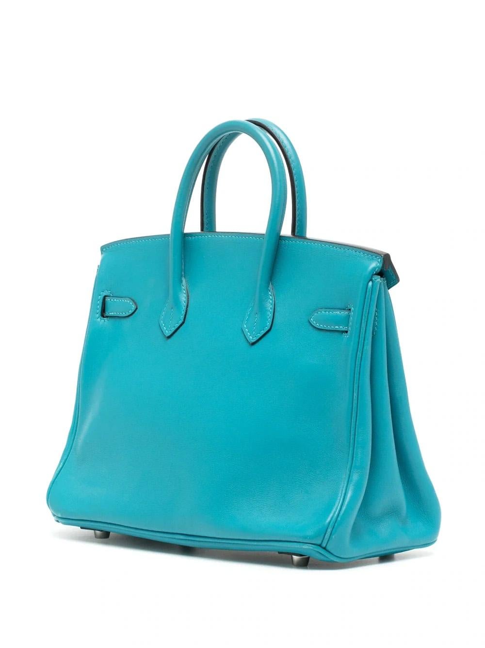 This Hermès Birkin 25 in turquoise adds a joyful pop of colour to any outfit. Handcrafted from smooth Swift leather, it's big enough to carry your essentials and works from day to night. It has been manufactured in 2007 (