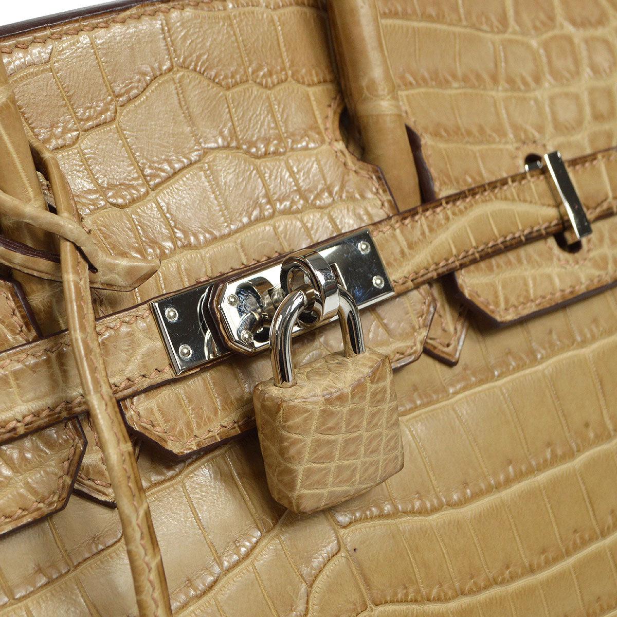 Pre-Owned Vintage Condition
From 2011 Collection
Pousiere 
Niloticus Crocodile
Includes Dust Bag, Box, Padlock, Keys, Key Cover, Rain Cover
W 9.4