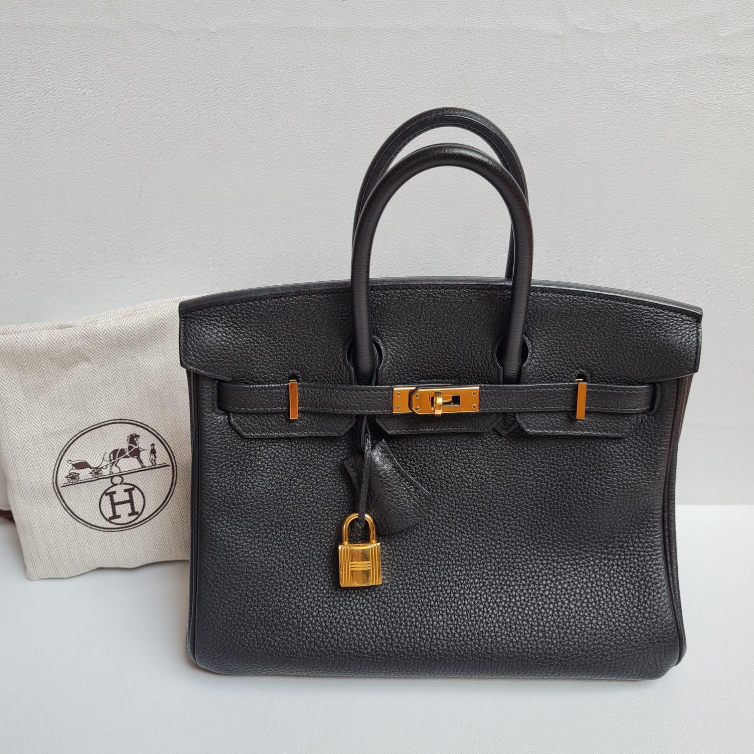 A classic birkin 25 in black togo leather with GHW. A truly exceptional classic. Best item for investment purposes. Stamp A (2017). Comes with its dust bag, clochette, key and padlock.  In exceptionally beautiful condition.