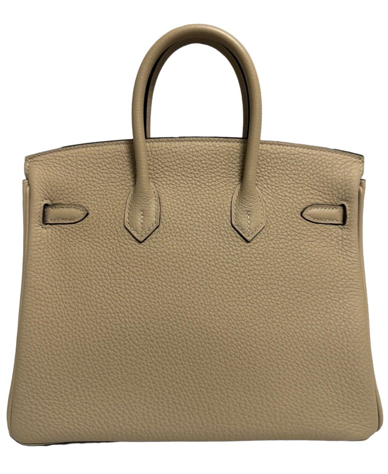 Hermes Birkin 25 Trench Beige Tan Togo Leather Gold Hardware Handbag RARE In Excellent Condition In Miami, FL