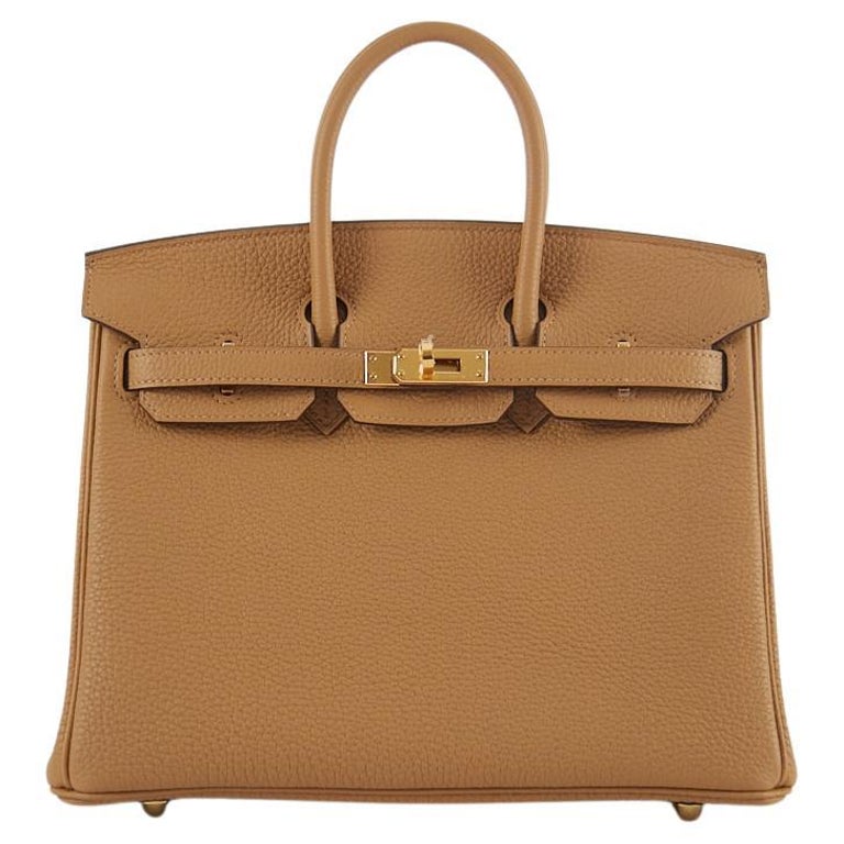 HERM??S BIRKIN 25CM BISCUIT Cuir Togo avec mat?�riel dor?� En vente sur 1stDibs