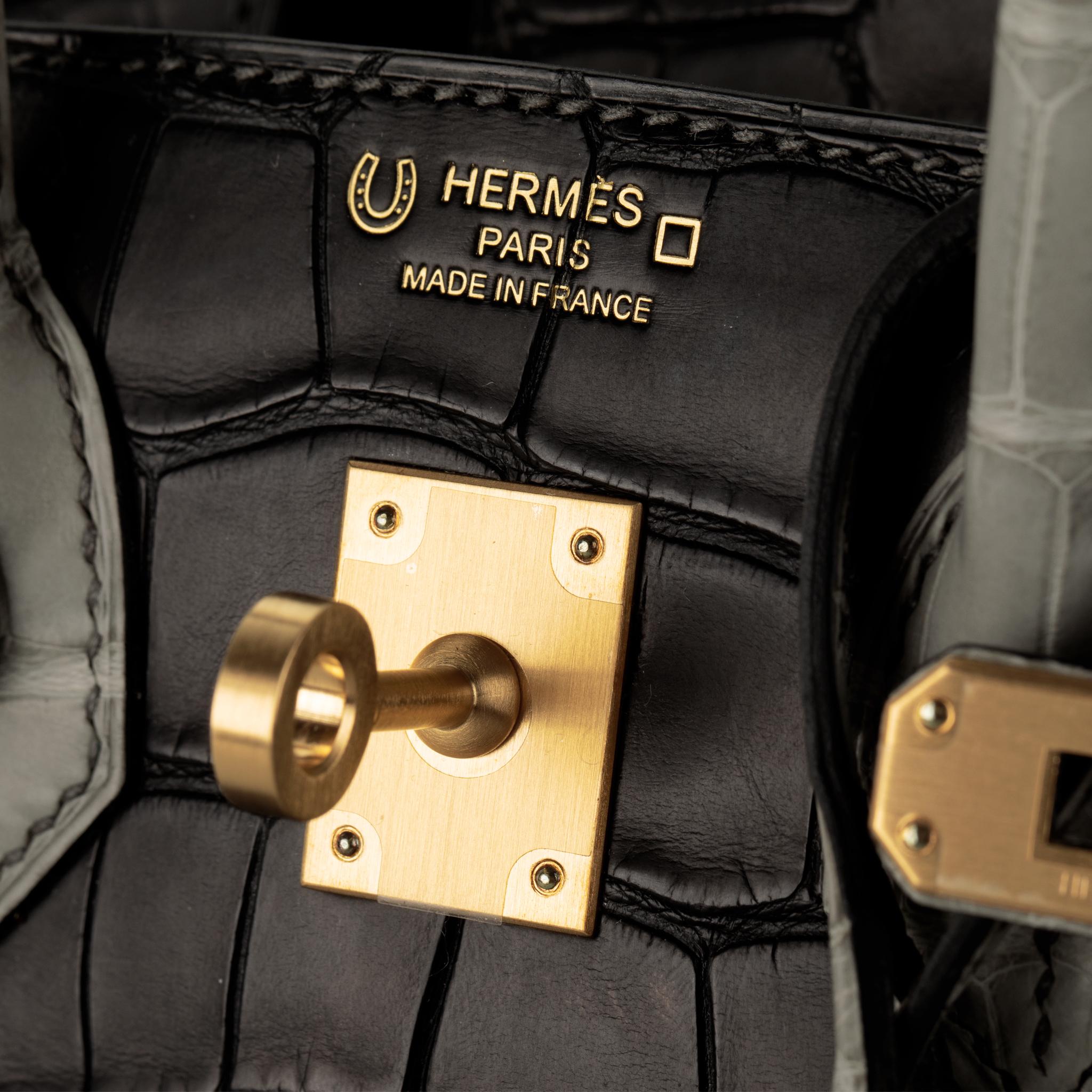 Hermès Birkin 25cm Black & Gris Perle Matte Alligator Brushed Gold Hardware In New Condition In Sydney, New South Wales