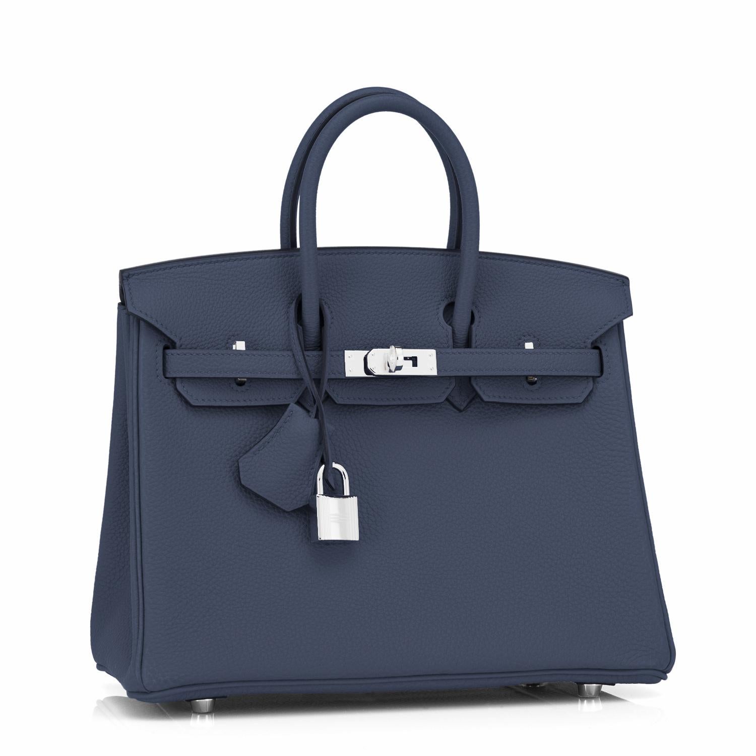 Hermes Birkin 25cm Blue Nuit Navy Bag Z Stamp:: 2021
Gerade bei Hermes gekauft! Tasche mit neuer Innenausstattung 2021 Z Stamp. 
Brandneu im Karton. Frisch lagern. Tadelloser Zustand (mit Plastik an der Hardware)
Perfektes Geschenk!  Mit Schlüssel::