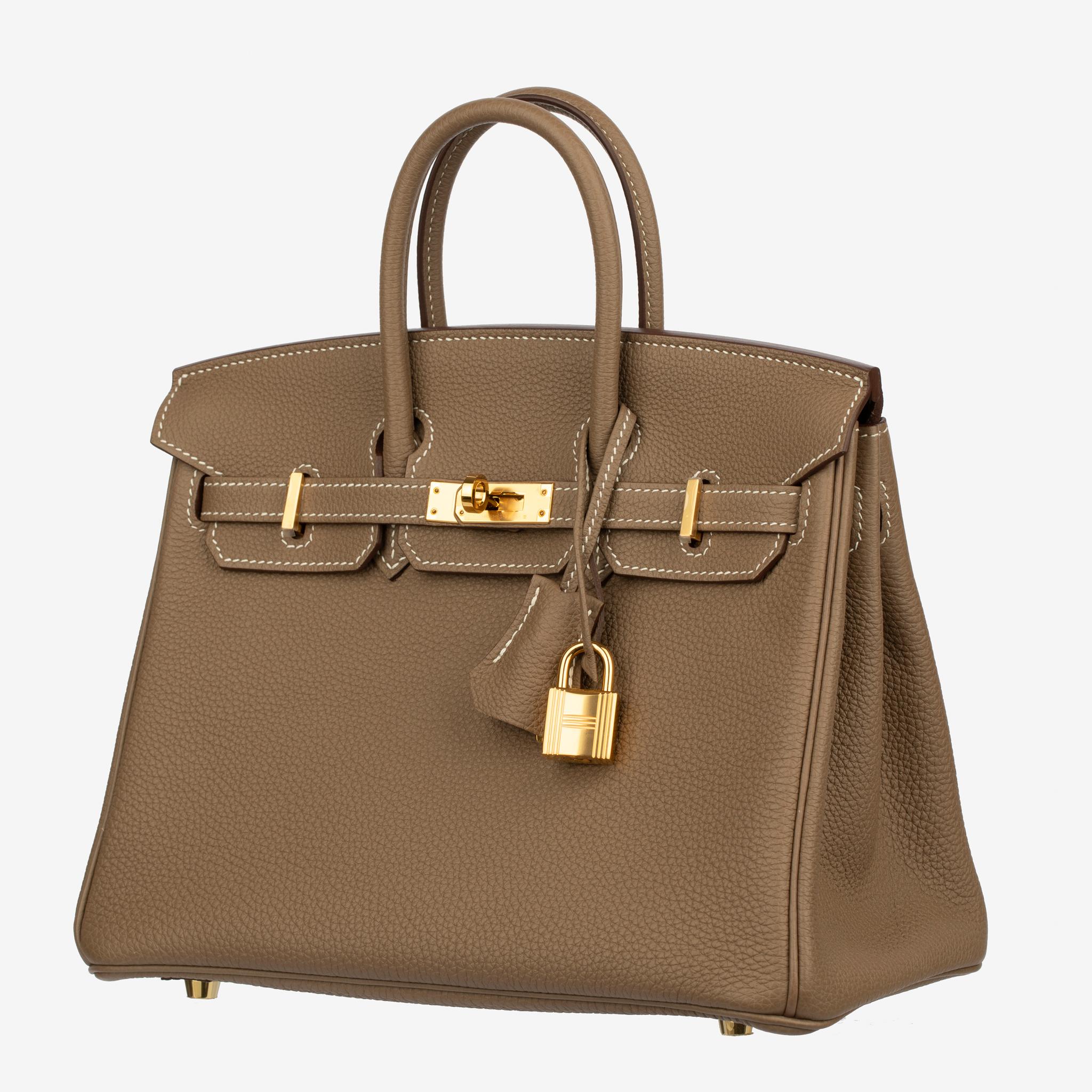 Marchio: Hermes

Prodotto: Birkin Retourne

Dimensioni:
CM: L 25 cm x H 18,5 cm x P 13 cm
INCH: L 9.25