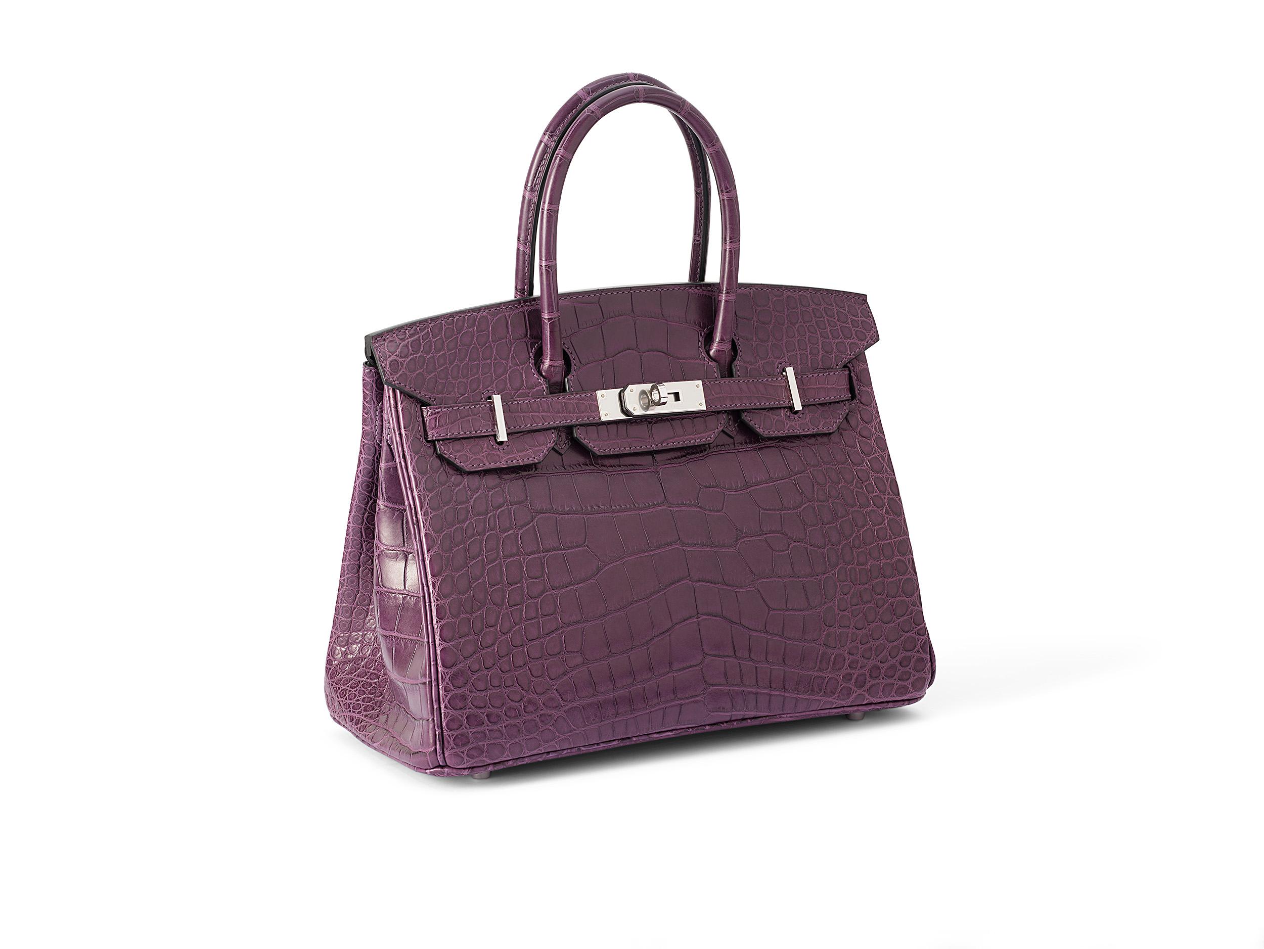 Hermès Birkin 30 in pelle di alligatore opaca e ametista con finiture in palladio. La borsa non è stata indossata e viene fornita con un set completo che include lo scontrino e il Cites.  Timbro Y (2020) 