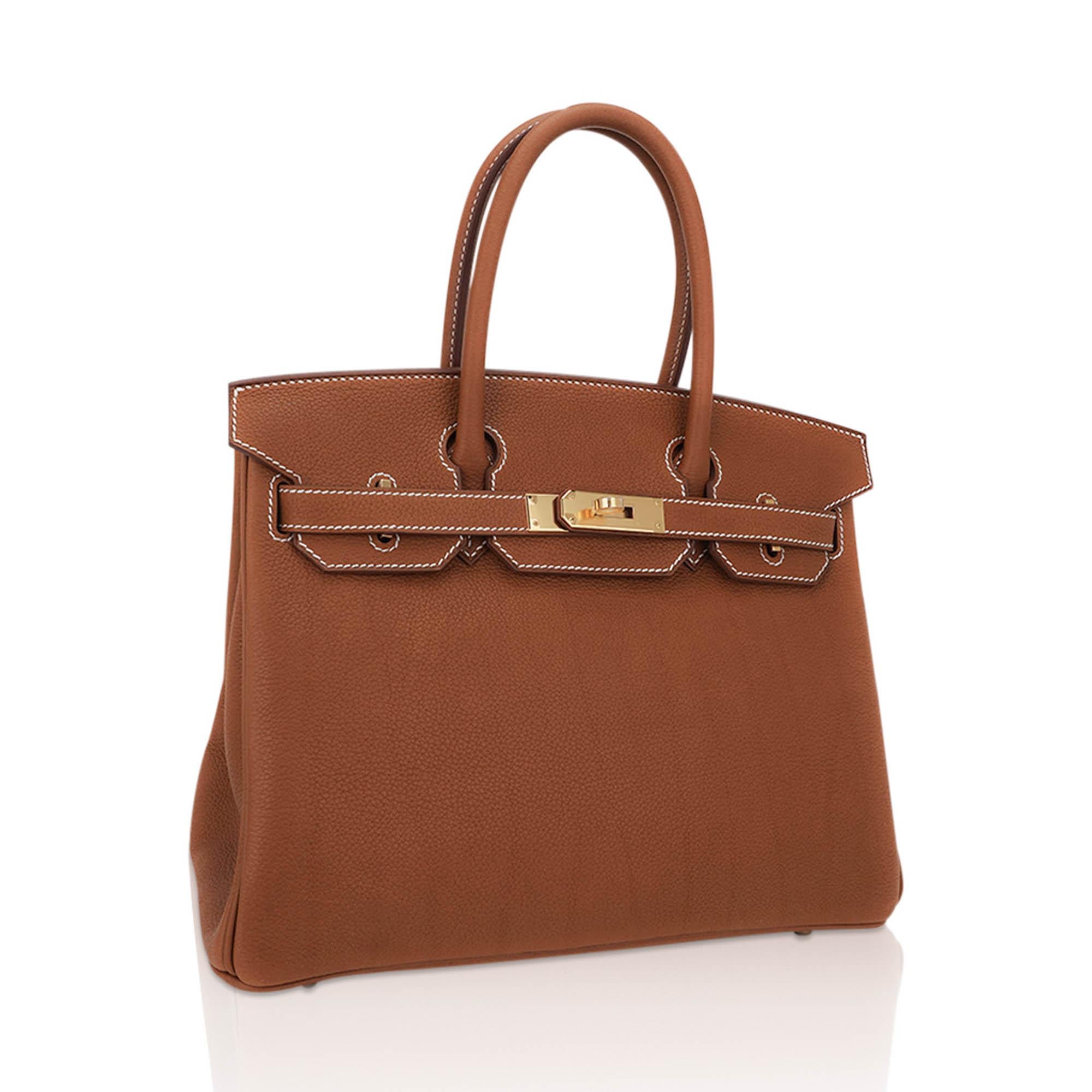 Mightychic offers an Hermes Birkin 30 bag featured in rare Fauve Barenia Faubourg which has a velvety soft hand.
This coveted Fauve golden brown Birkin bag in rare Barenia Faubourg Hermes leather with its gently textured finish is beyond