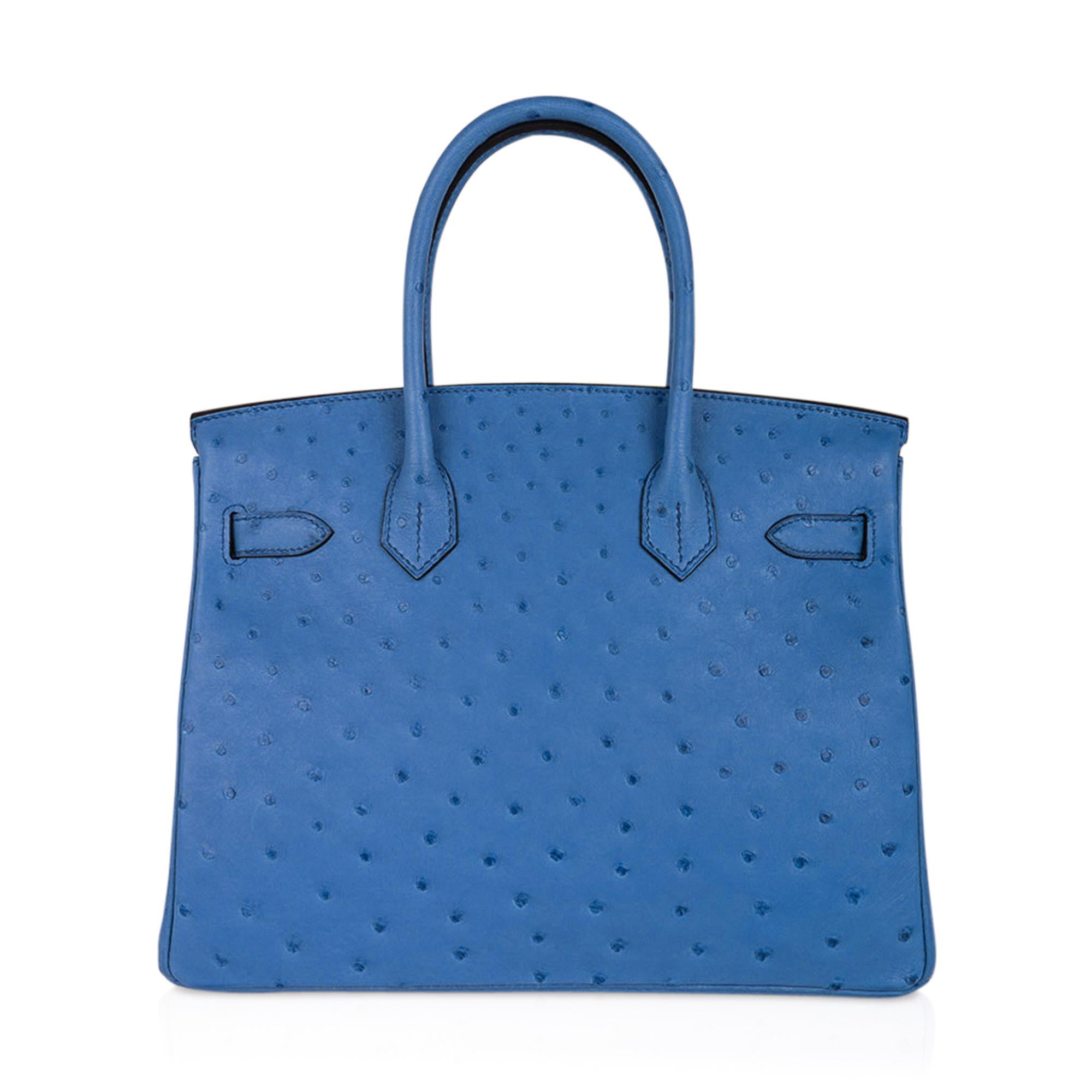 Sac Hermès Birkin 30 Bleu Mykonos en cuir d'autruche et accessoires dorés 1
