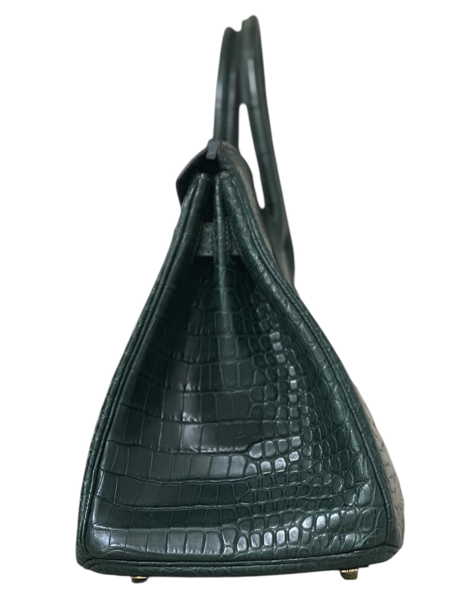 Hermes Birkin 30 Tasche Vert Fonce Matte Porosus Krokodil mit Gold Hardware im Zustand „Neu“ im Angebot in West Chester, PA