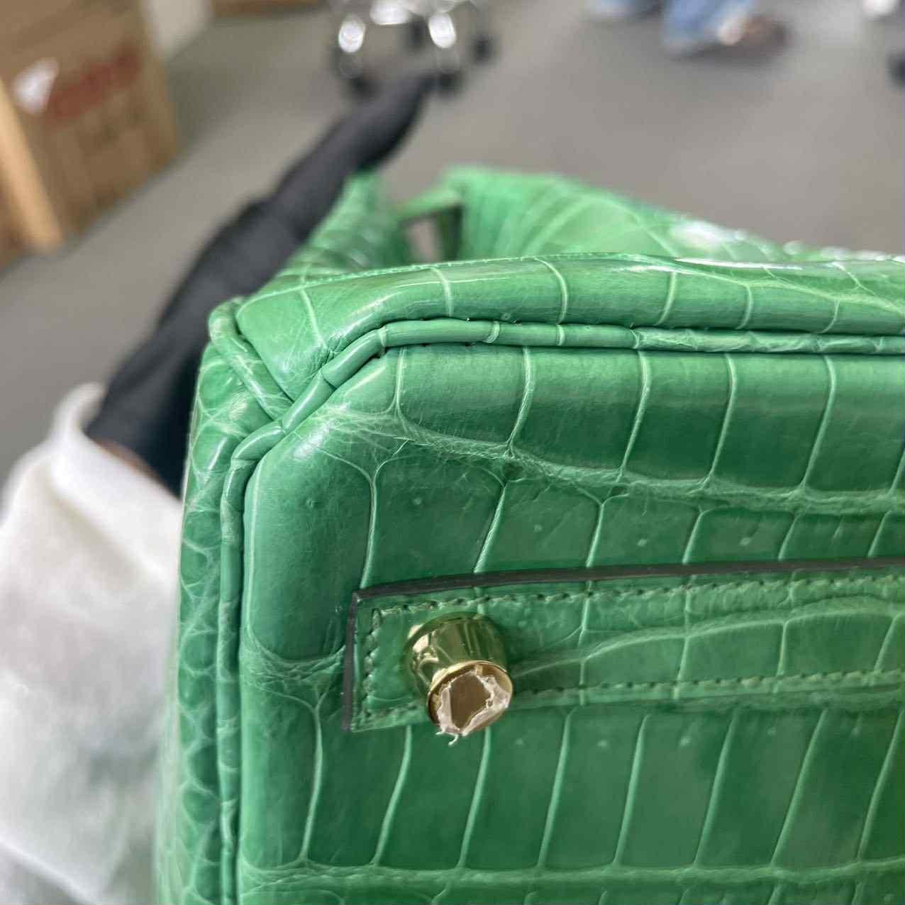 Hermes Birkin 30 Bamboo Green Shiny Porosus Crocodile Bag GHW For Sale 9