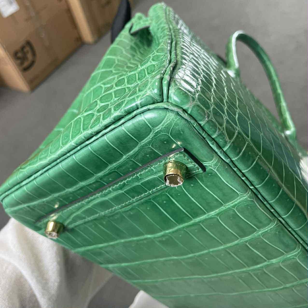 Hermes Birkin 30 Bamboo Green Shiny Porosus Crocodile Bag GHW For Sale 10
