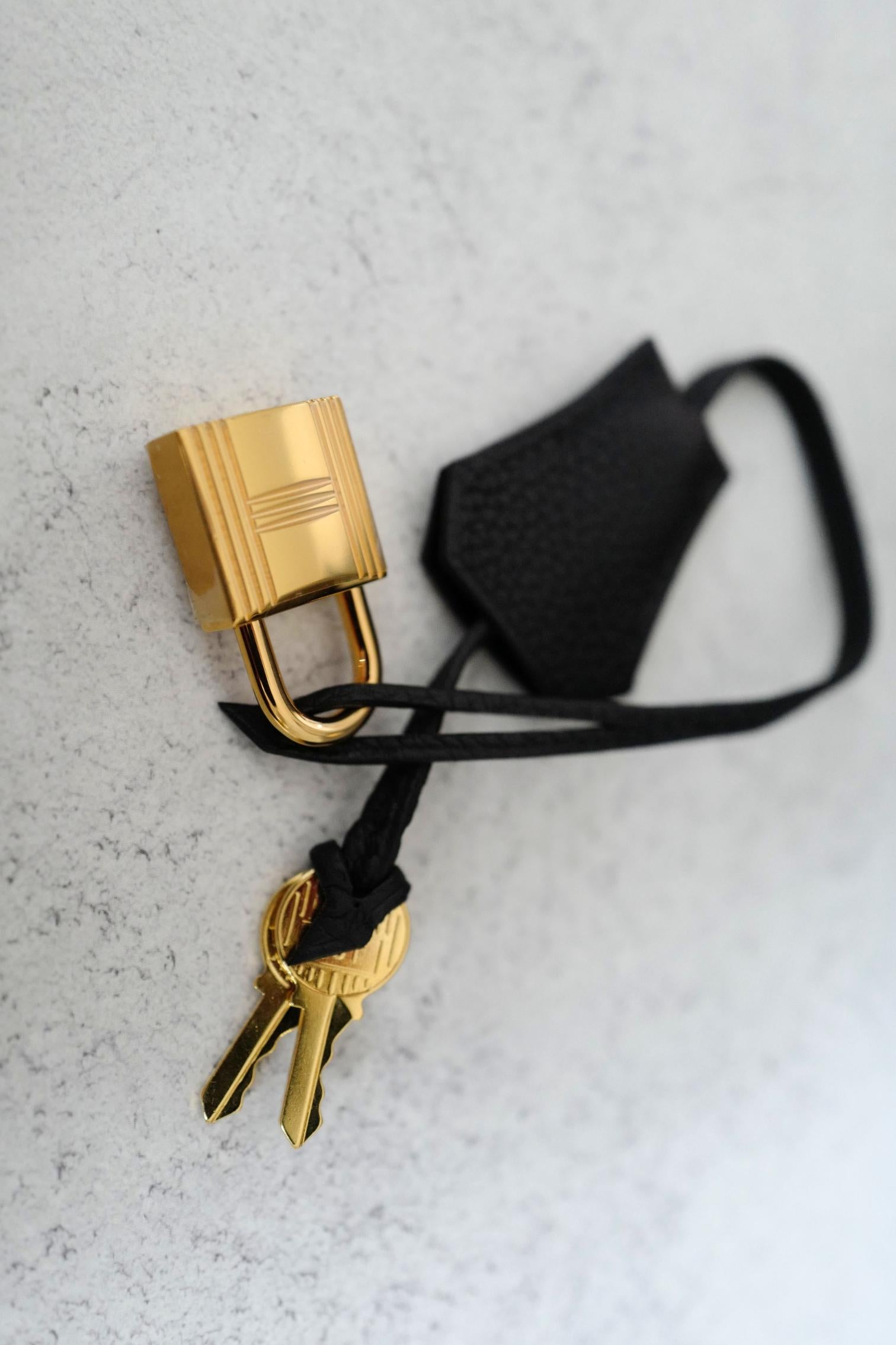 Hermès Birkin 30 Schwarzes Togoleder mit goldener Hardware - Stempel W 9