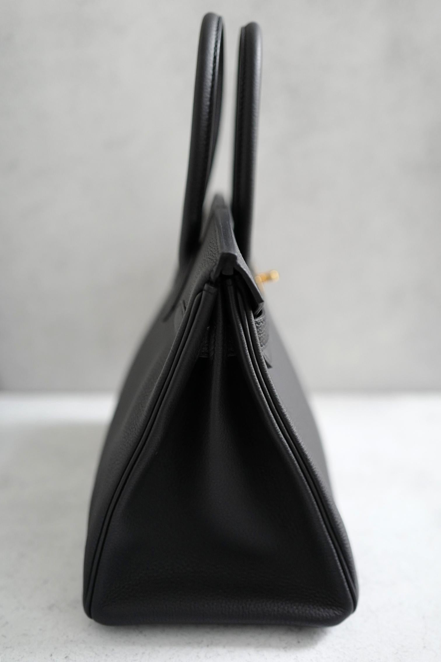 Hermès Birkin 30 Schwarzes Togoleder mit goldener Hardware - Stempel W im Zustand „Neu“ in Forest Park, GA