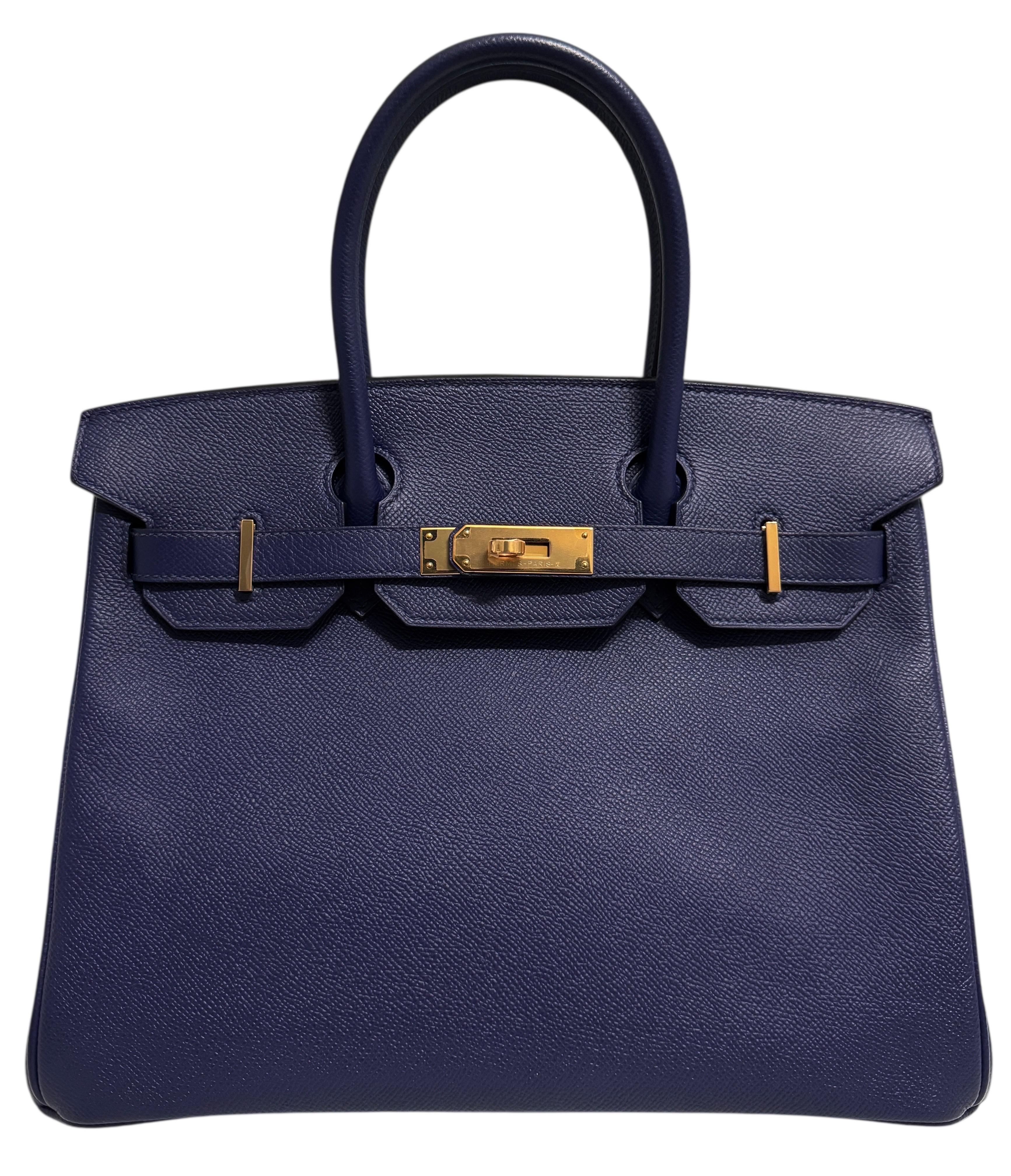 Come nuovo Assolutamente stupefacente  IL COLORE PIÙ AMBITO! 

Hermes Birkin 30 Blu Encre. Completa il tutto la pelle Epsom e l'hardware dorato.
 
D. A. 2019.
Lux Addicts è un'azienda con sede a Miami, in Florida, specializzata nella vendita di