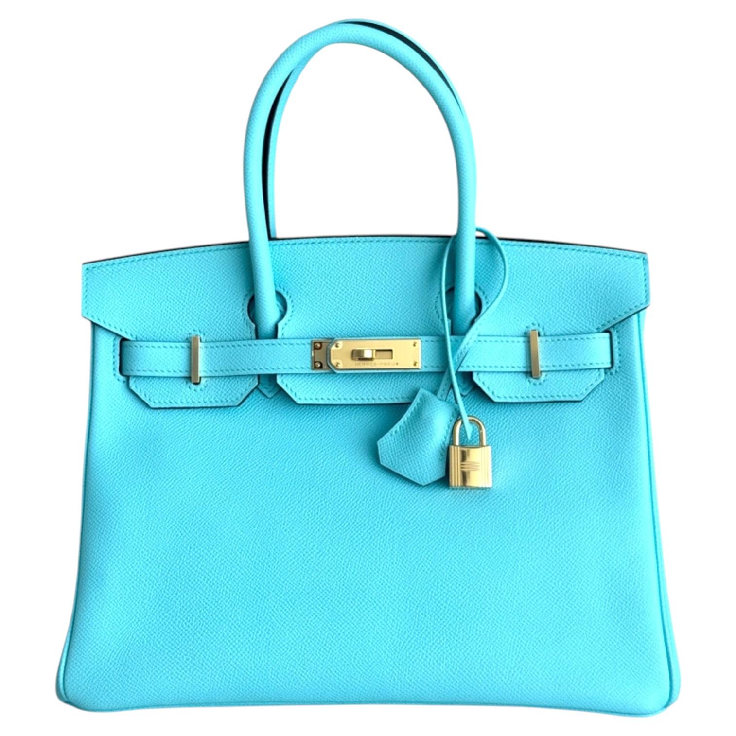 Hermès Birkin 30 „Blue Atoll“ aus Epsom-Leder mit goldenen Beschlägen und Tragegriff