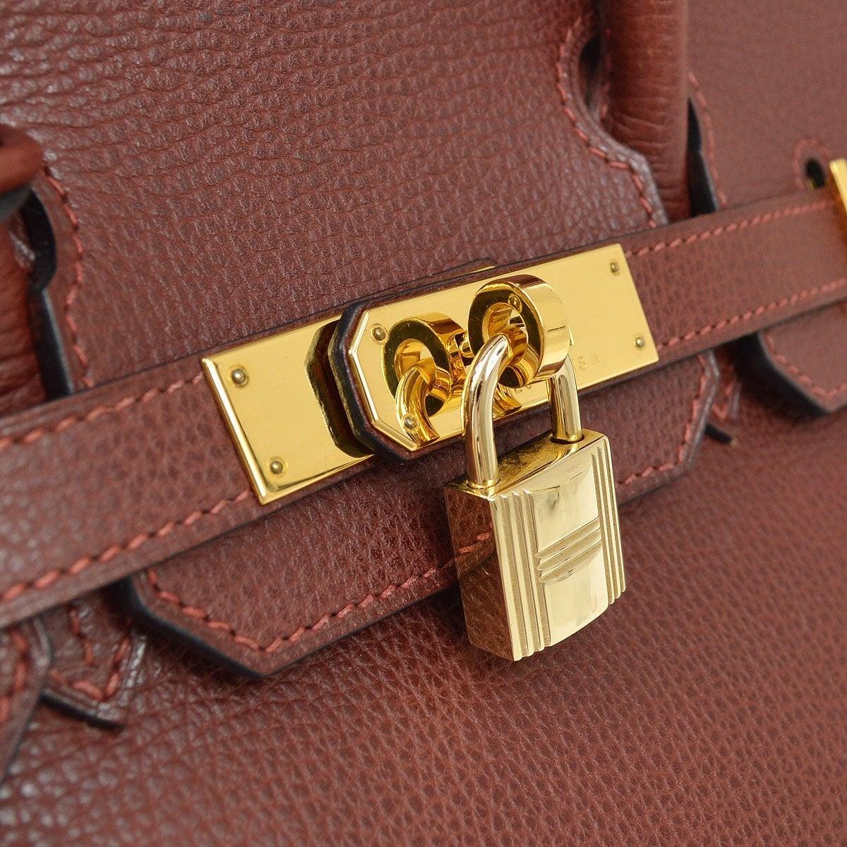 Pre-Owned Vintage Condition
From 2006 Collection
Vache Liegge Leather
Gold Tone Hardware
Leather Lining
Measures 11.75