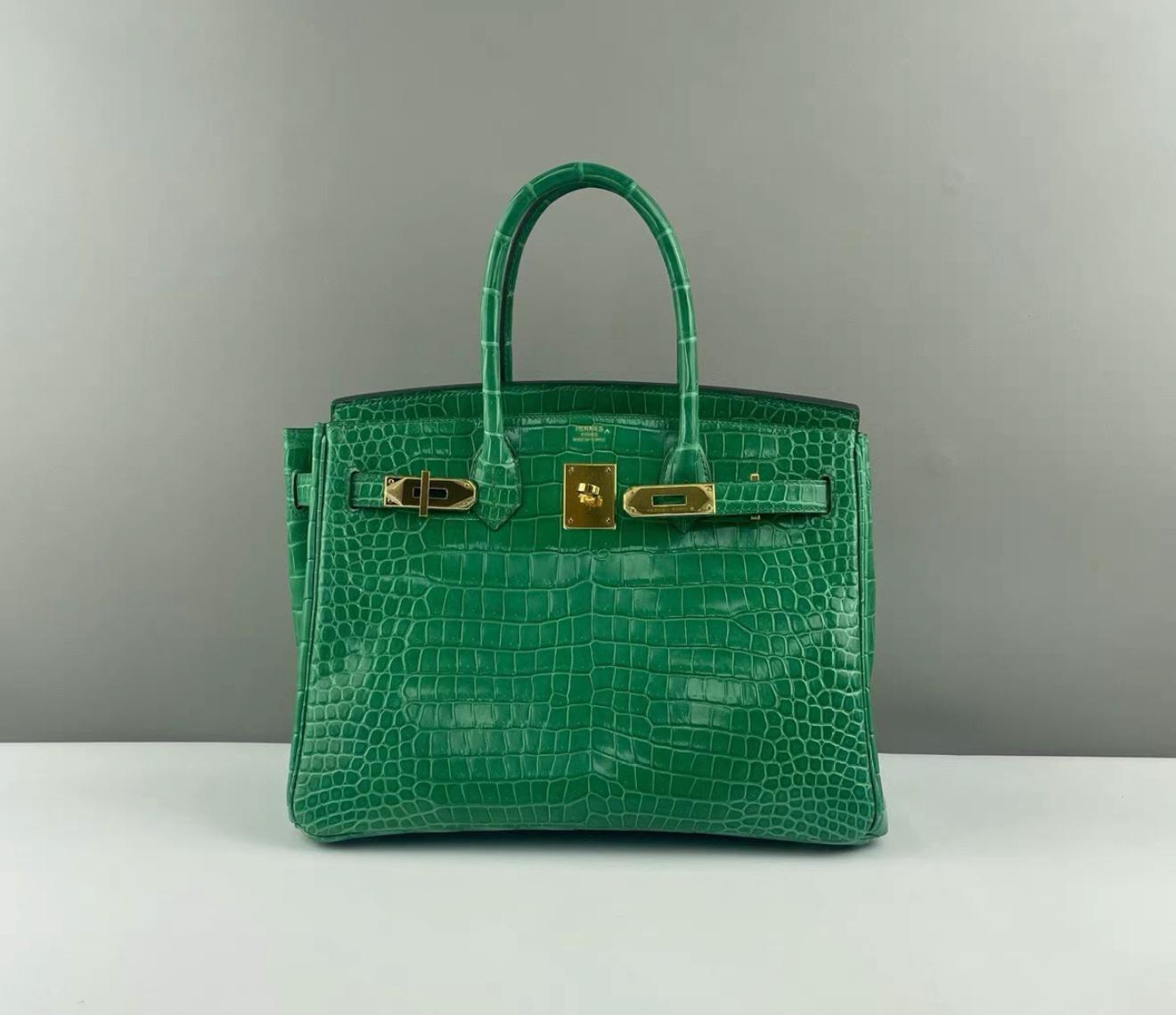 Hermes Birkin 30 Bamboo Green Shiny Porosus Crocodile Bag GHW.
C stamp.
A stunner from Hermès. An extremely rare find. A statement piece, collector worthy - Investment Bag.

Condition: Excellent 
Material: Porosus Crocodile
Color: Bamboo 
Hardware: