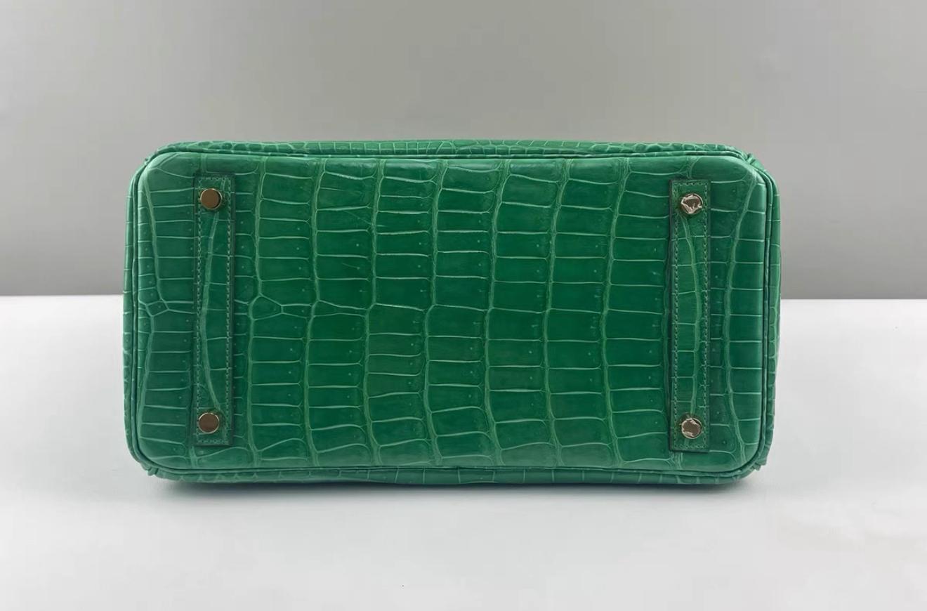 Hermes Birkin 30 Bamboo Green Shiny Porosus Crocodile Bag GHW For Sale 3